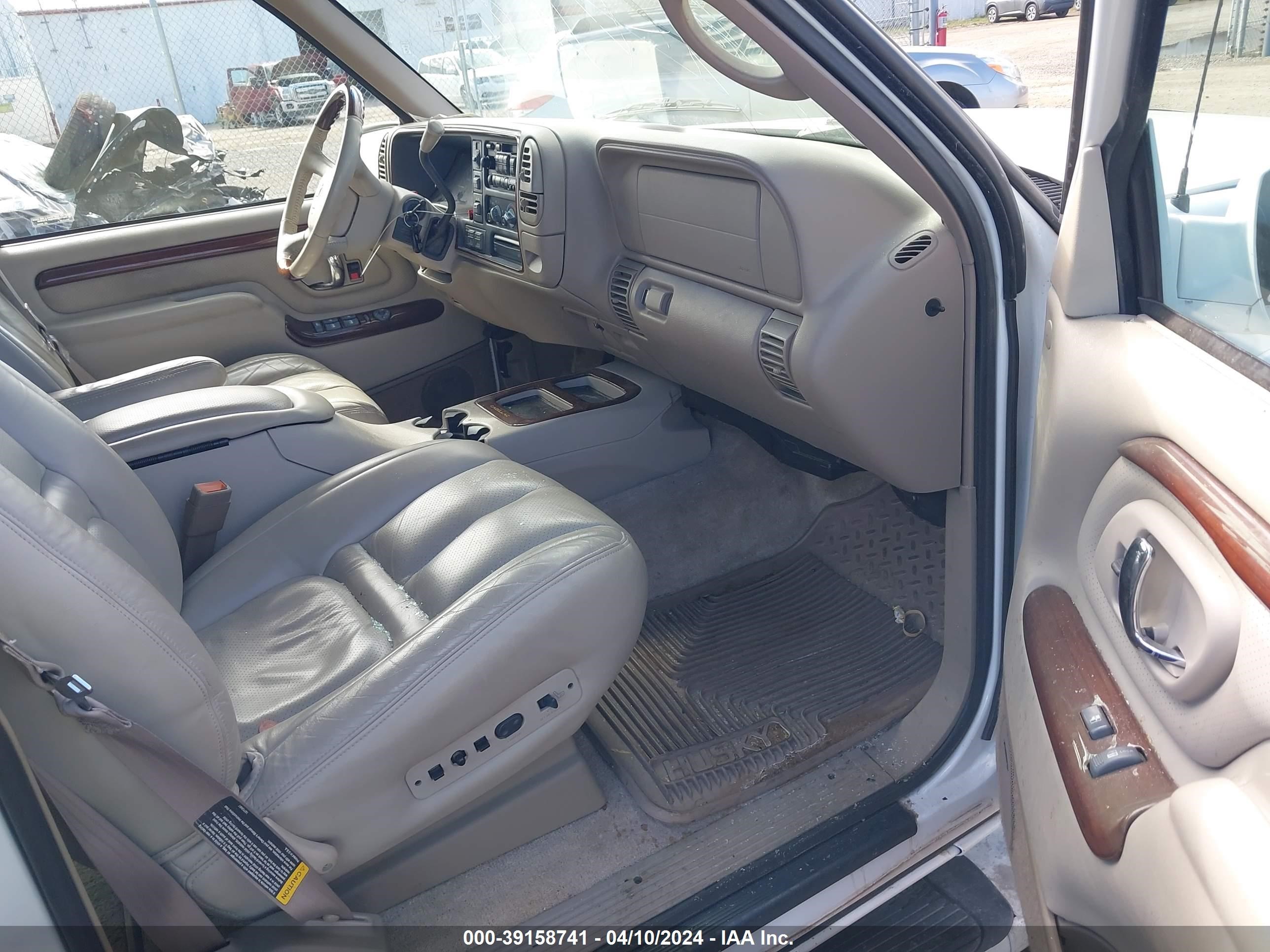 Photo 4 VIN: 1GYEK13R0XR415674 - CADILLAC ESCALADE 