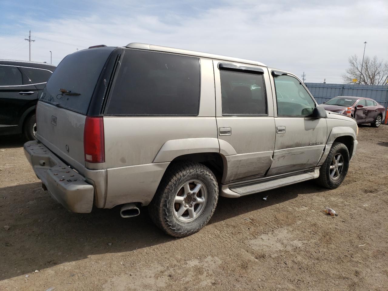 Photo 2 VIN: 1GYEK13R2XR415708 - CADILLAC ESCALADE 