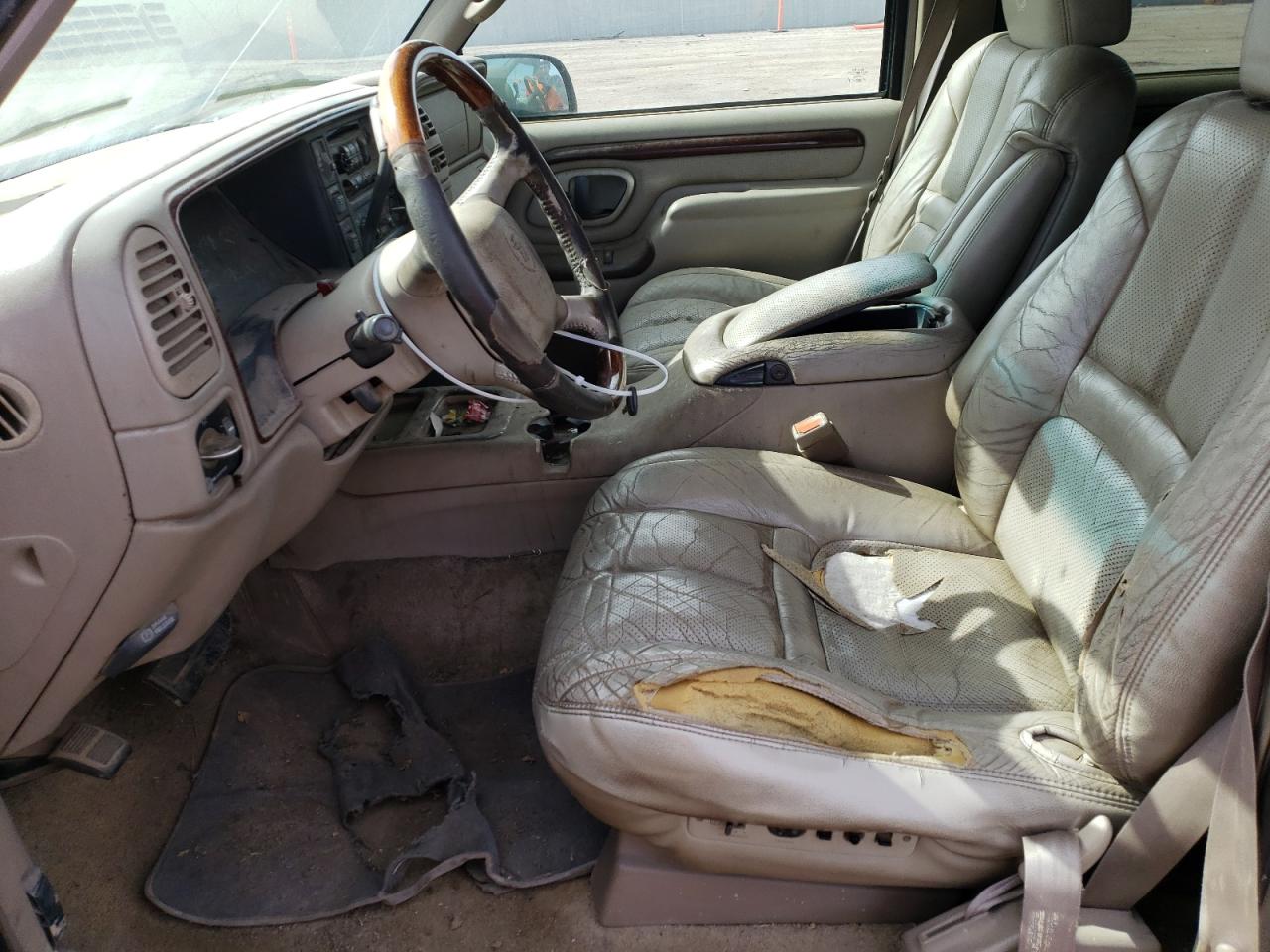 Photo 6 VIN: 1GYEK13R2XR415708 - CADILLAC ESCALADE 