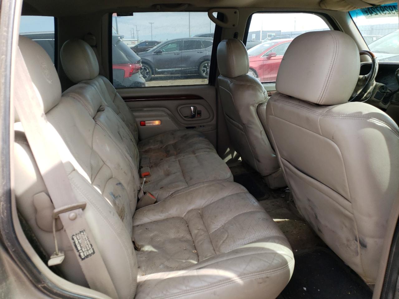 Photo 9 VIN: 1GYEK13R2XR415708 - CADILLAC ESCALADE 