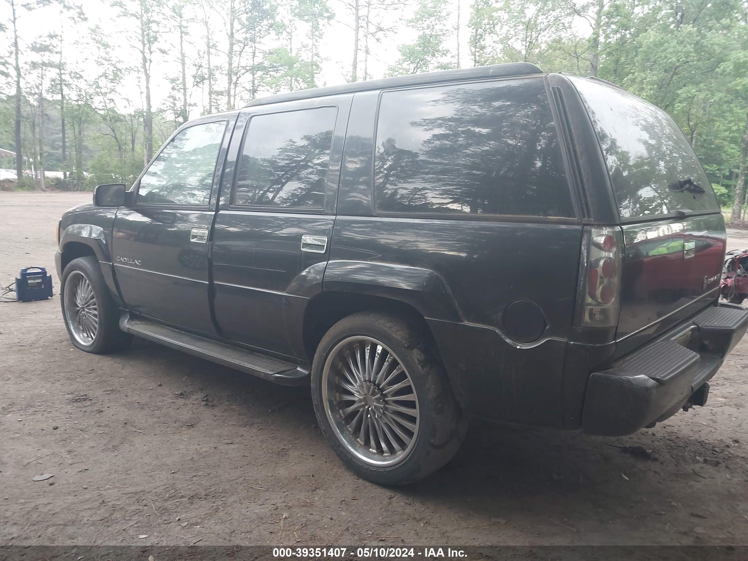 Photo 2 VIN: 1GYEK13R3XR416074 - CADILLAC ESCALADE 