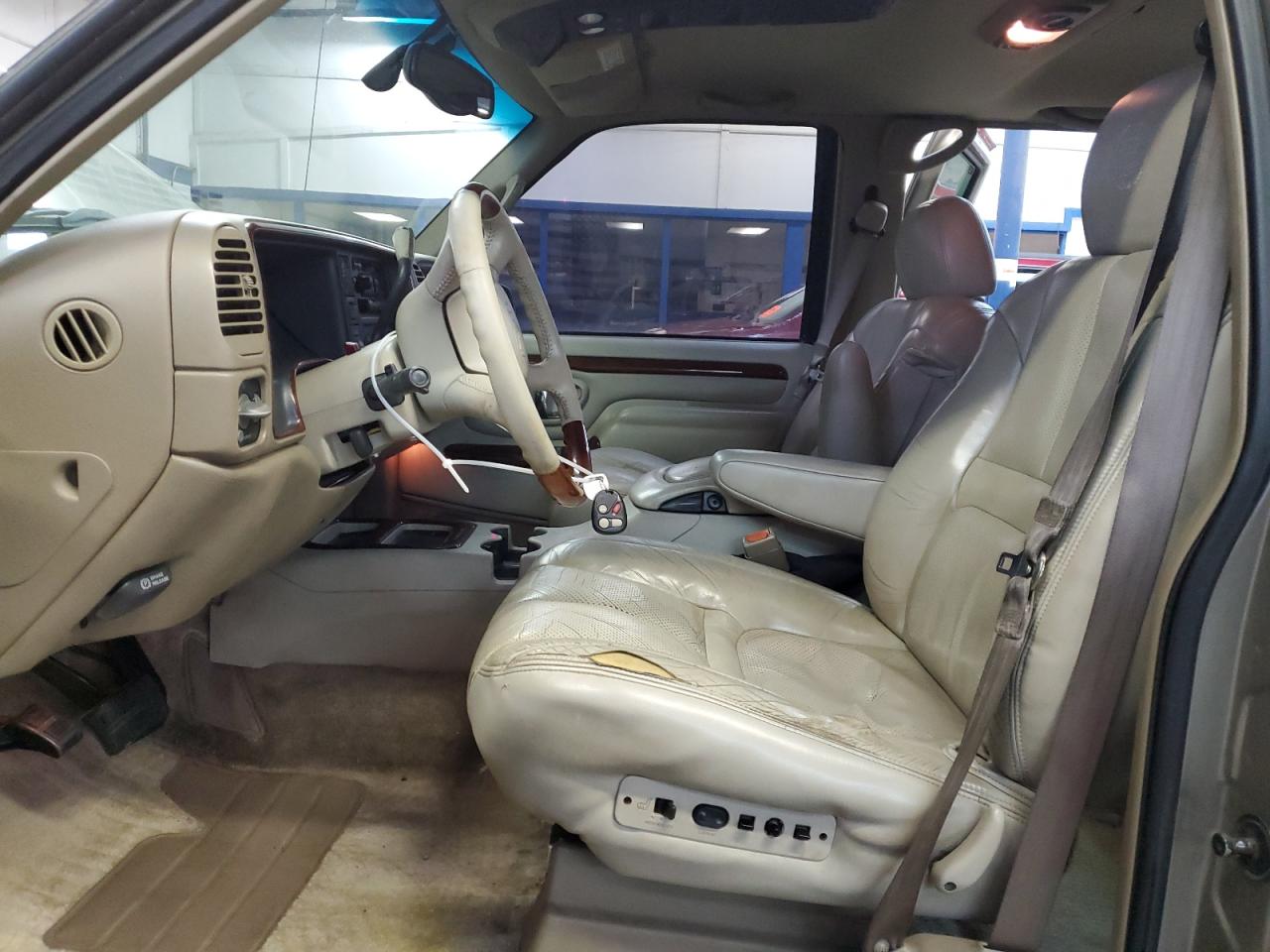 Photo 6 VIN: 1GYEK13R5XR400829 - CADILLAC ESCALADE 