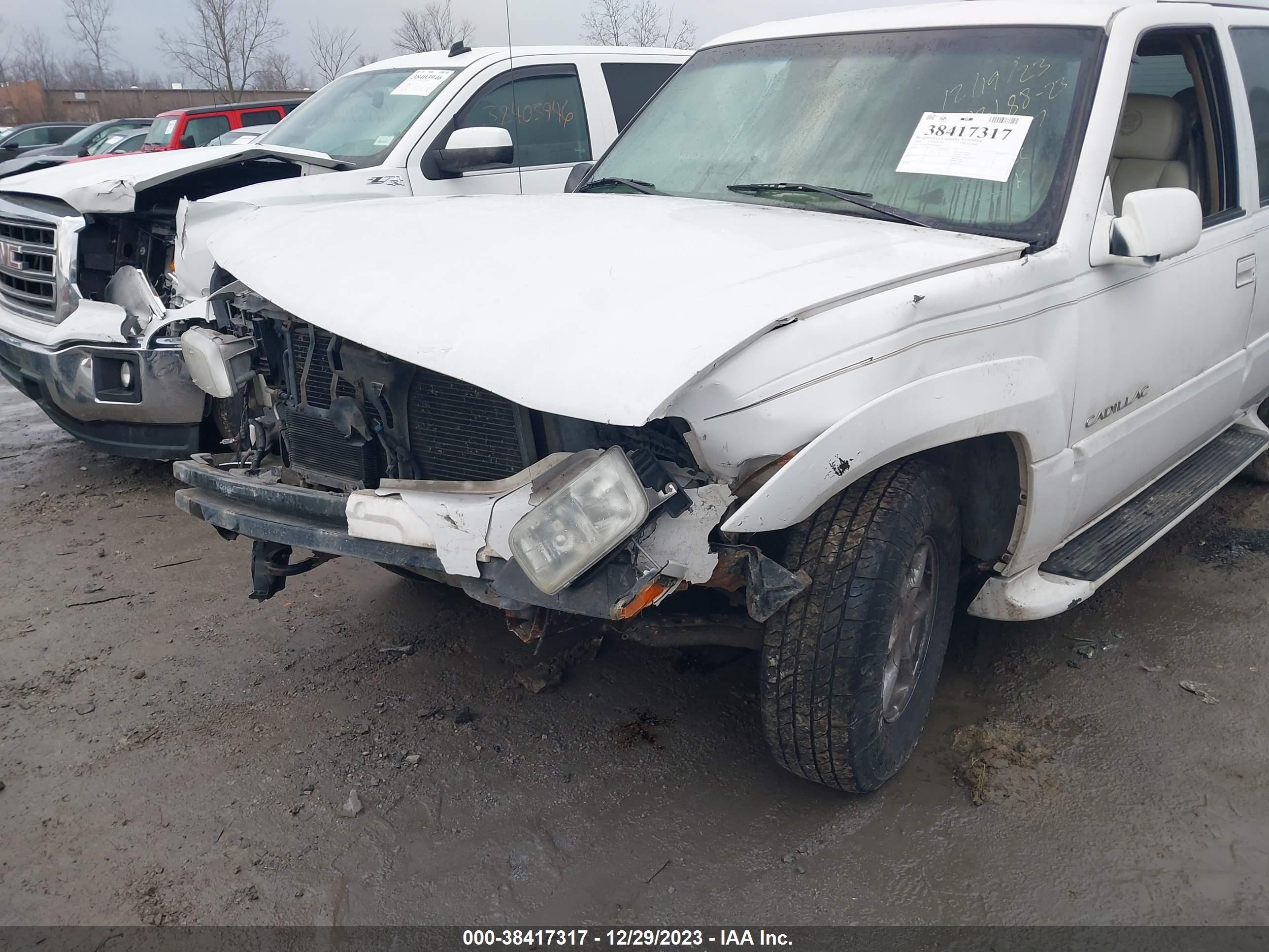 Photo 5 VIN: 1GYEK13R8XR402817 - CADILLAC ESCALADE 