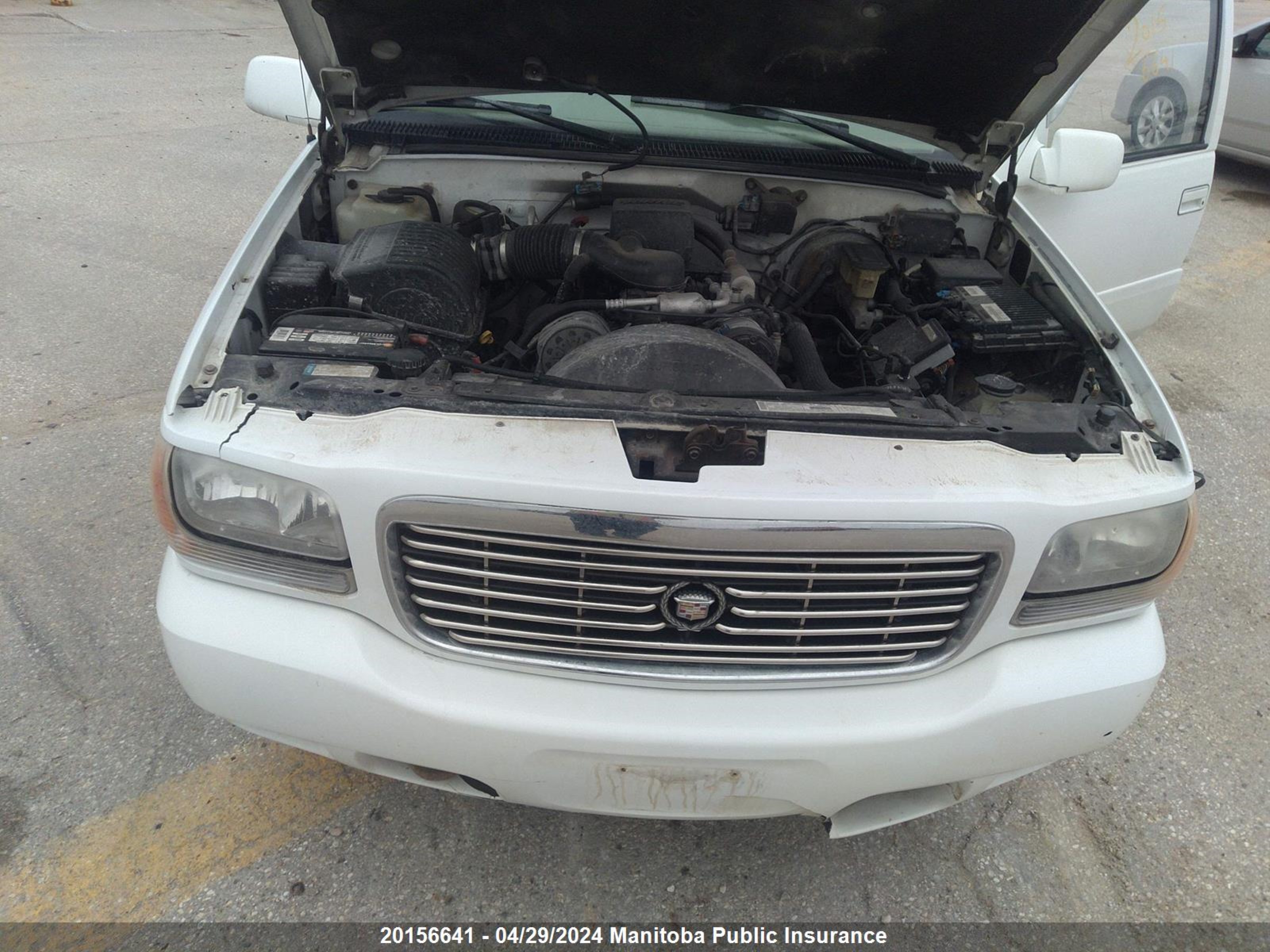 Photo 9 VIN: 1GYEK13R8YR165165 - CADILLAC ESCALADE 