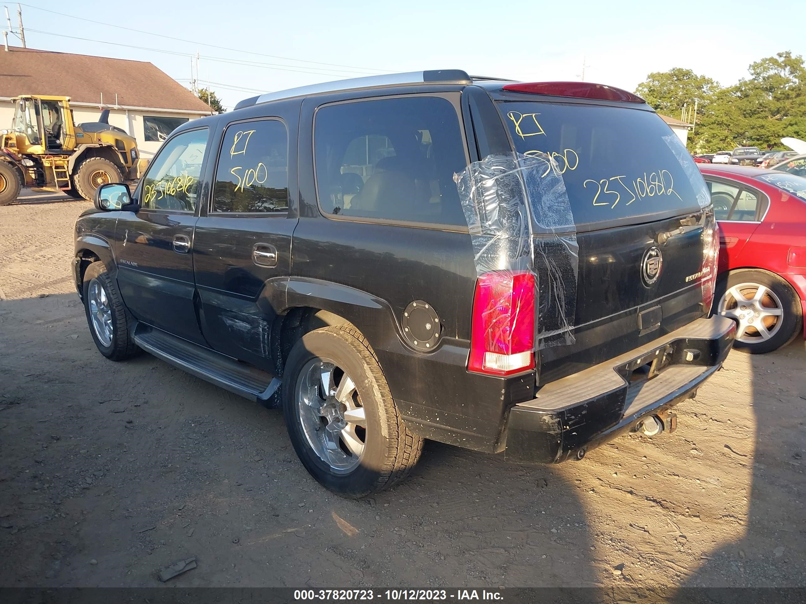 Photo 2 VIN: 1GYEK63N02R141217 - CADILLAC ESCALADE 