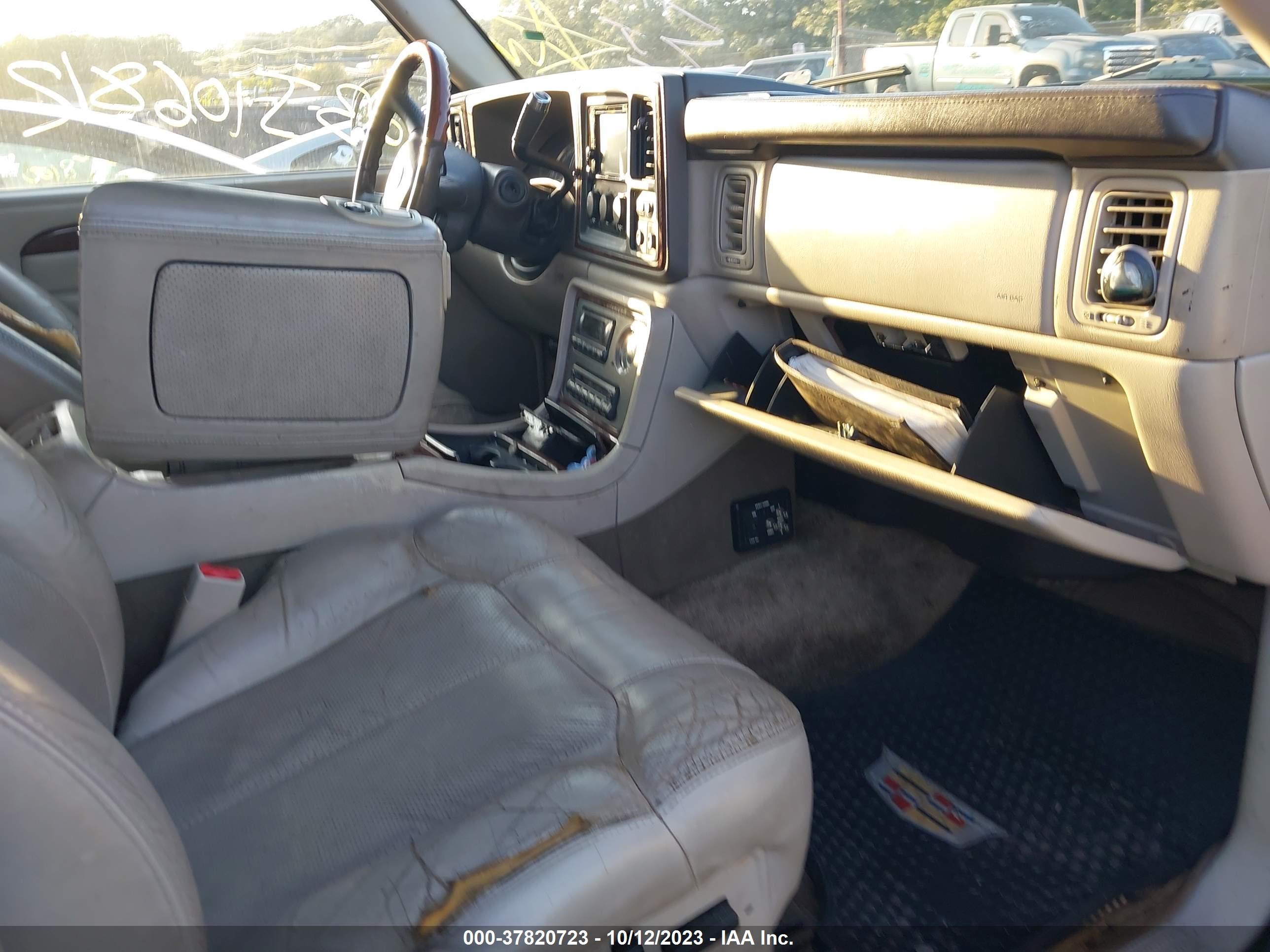 Photo 4 VIN: 1GYEK63N02R141217 - CADILLAC ESCALADE 