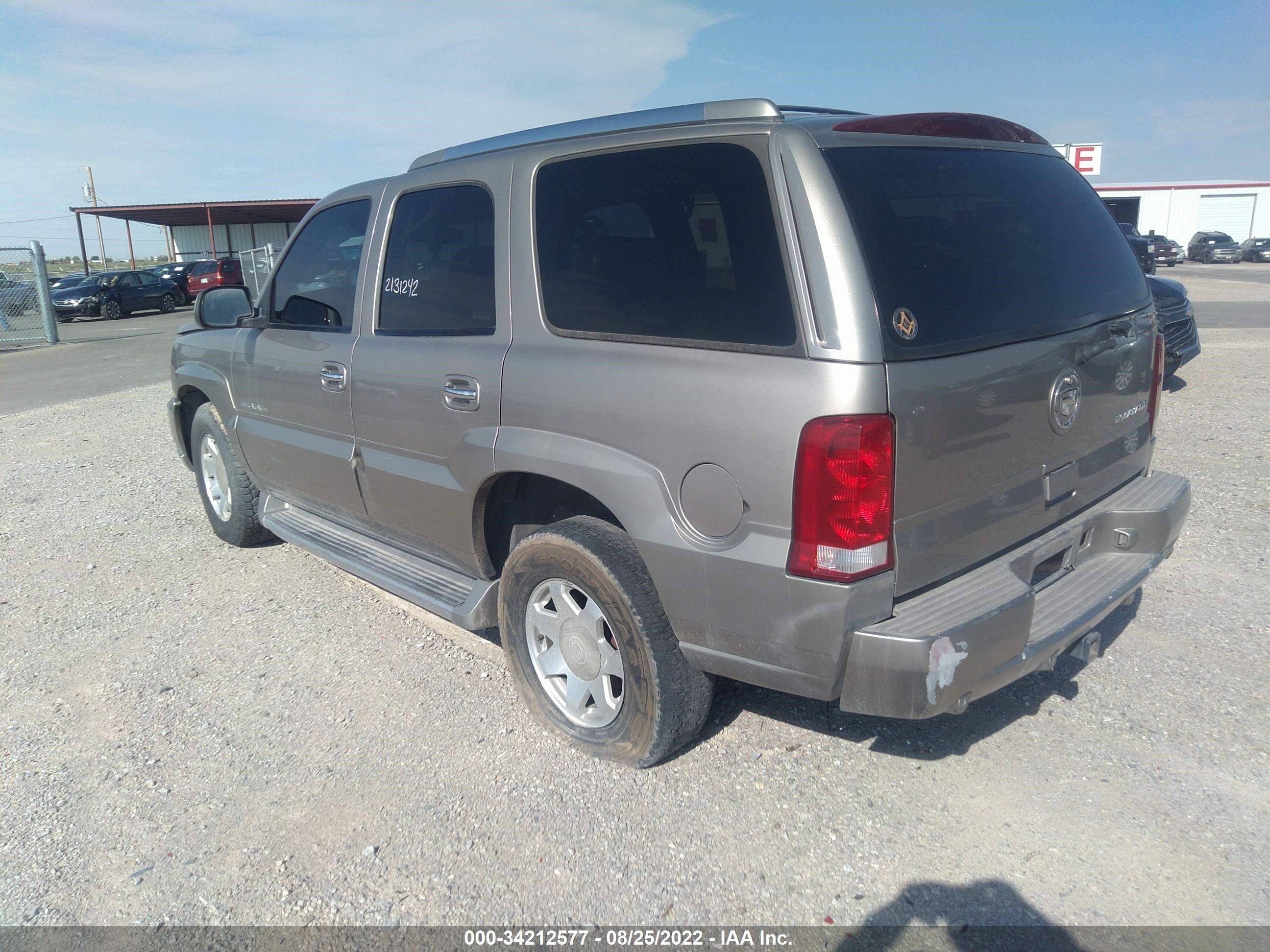 Photo 2 VIN: 1GYEK63N12R233887 - CADILLAC ESCALADE 