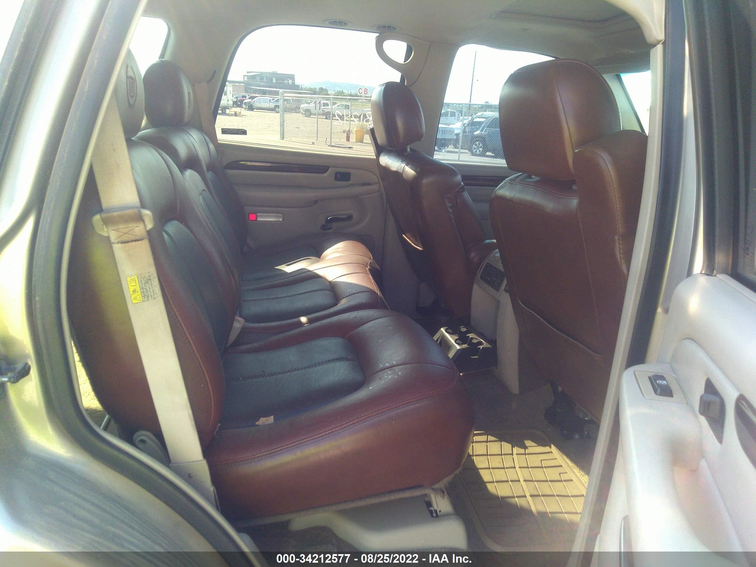 Photo 7 VIN: 1GYEK63N12R233887 - CADILLAC ESCALADE 