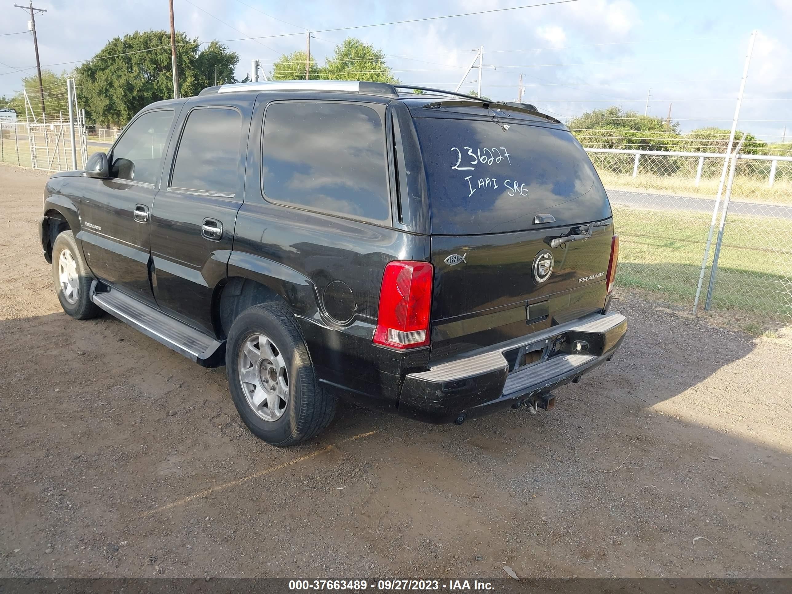 Photo 2 VIN: 1GYEK63N15R236227 - CADILLAC ESCALADE 