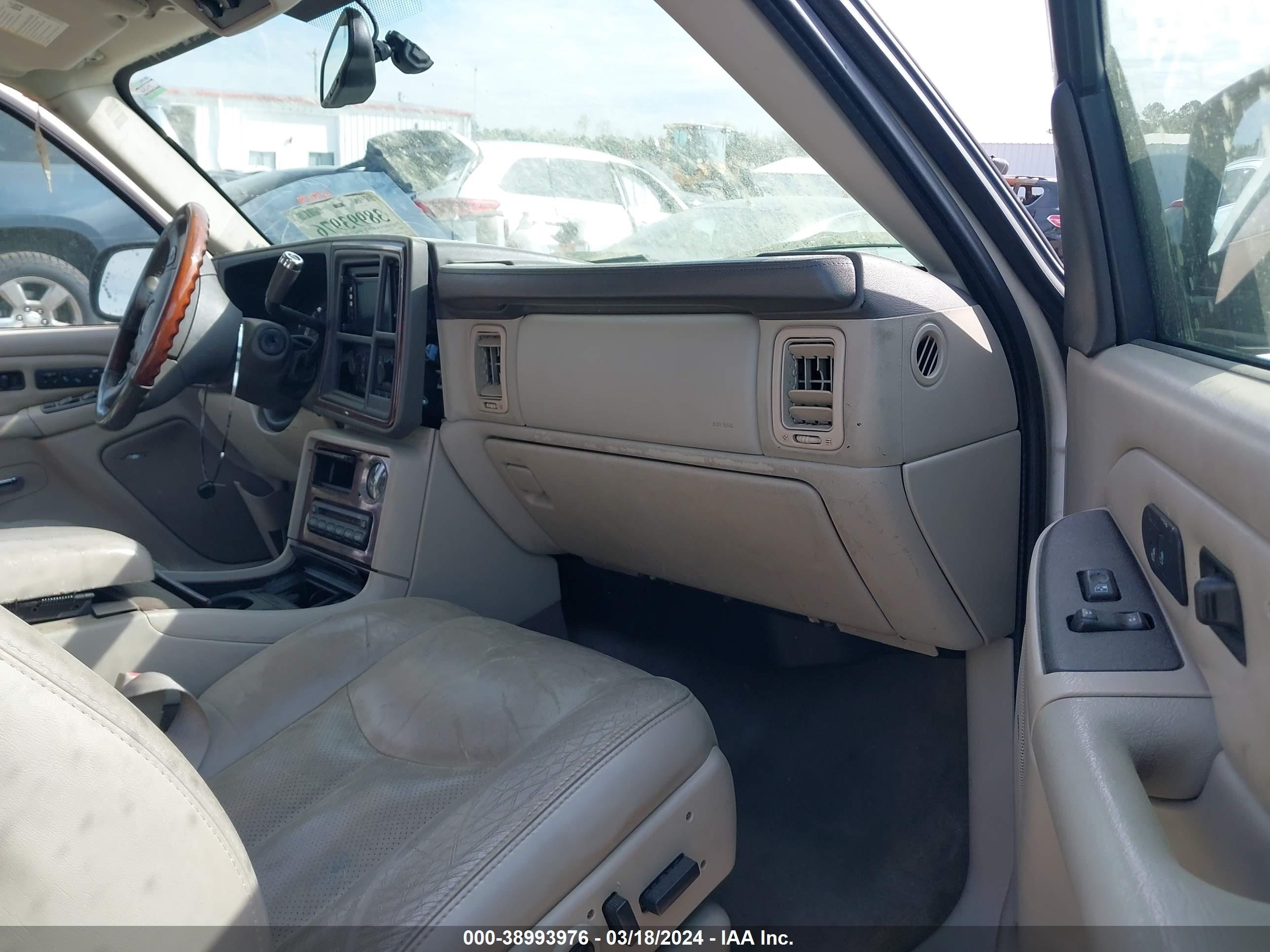 Photo 4 VIN: 1GYEK63N15R272404 - CADILLAC ESCALADE 