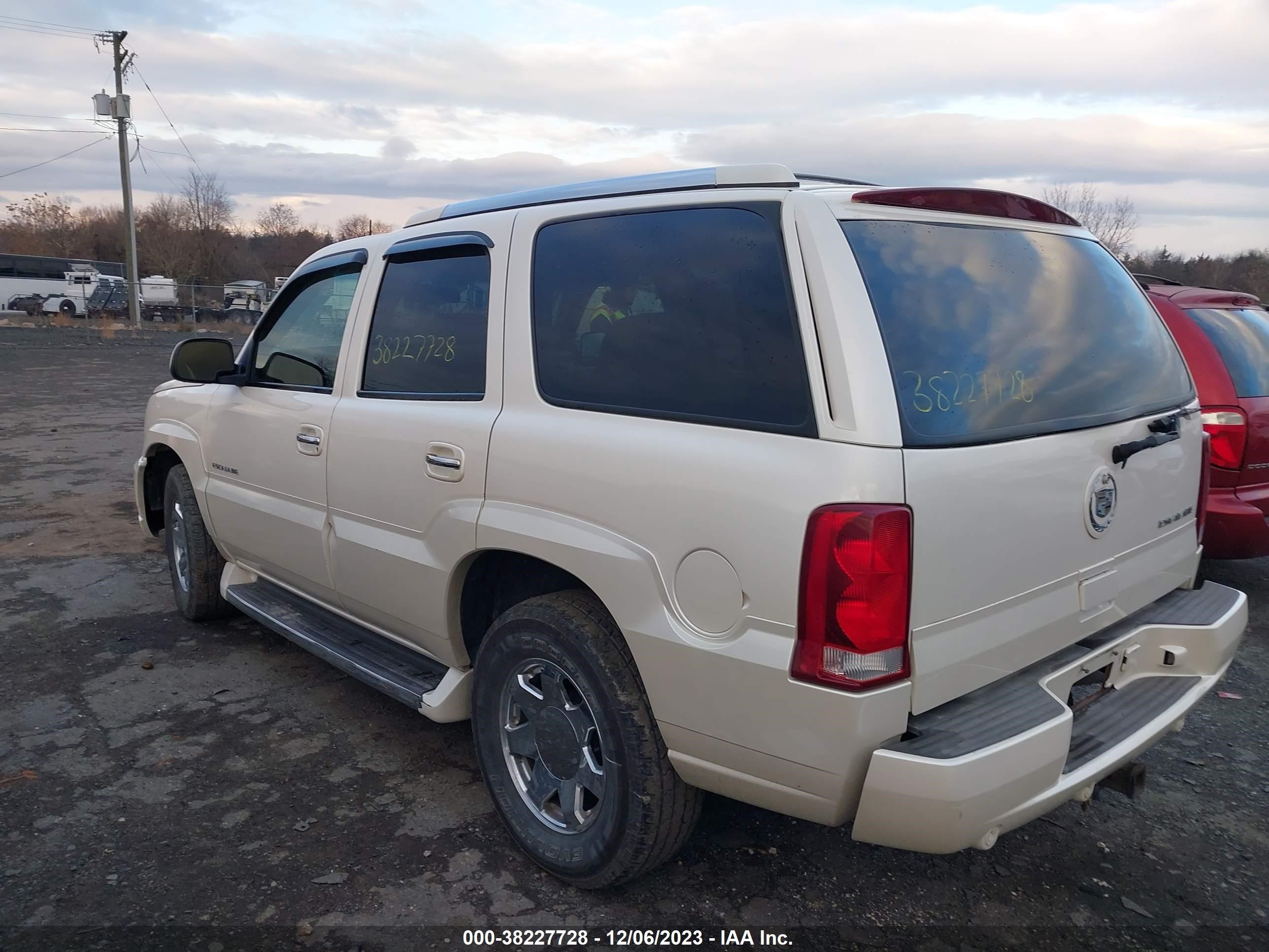 Photo 2 VIN: 1GYEK63N23R300952 - CADILLAC ESCALADE 