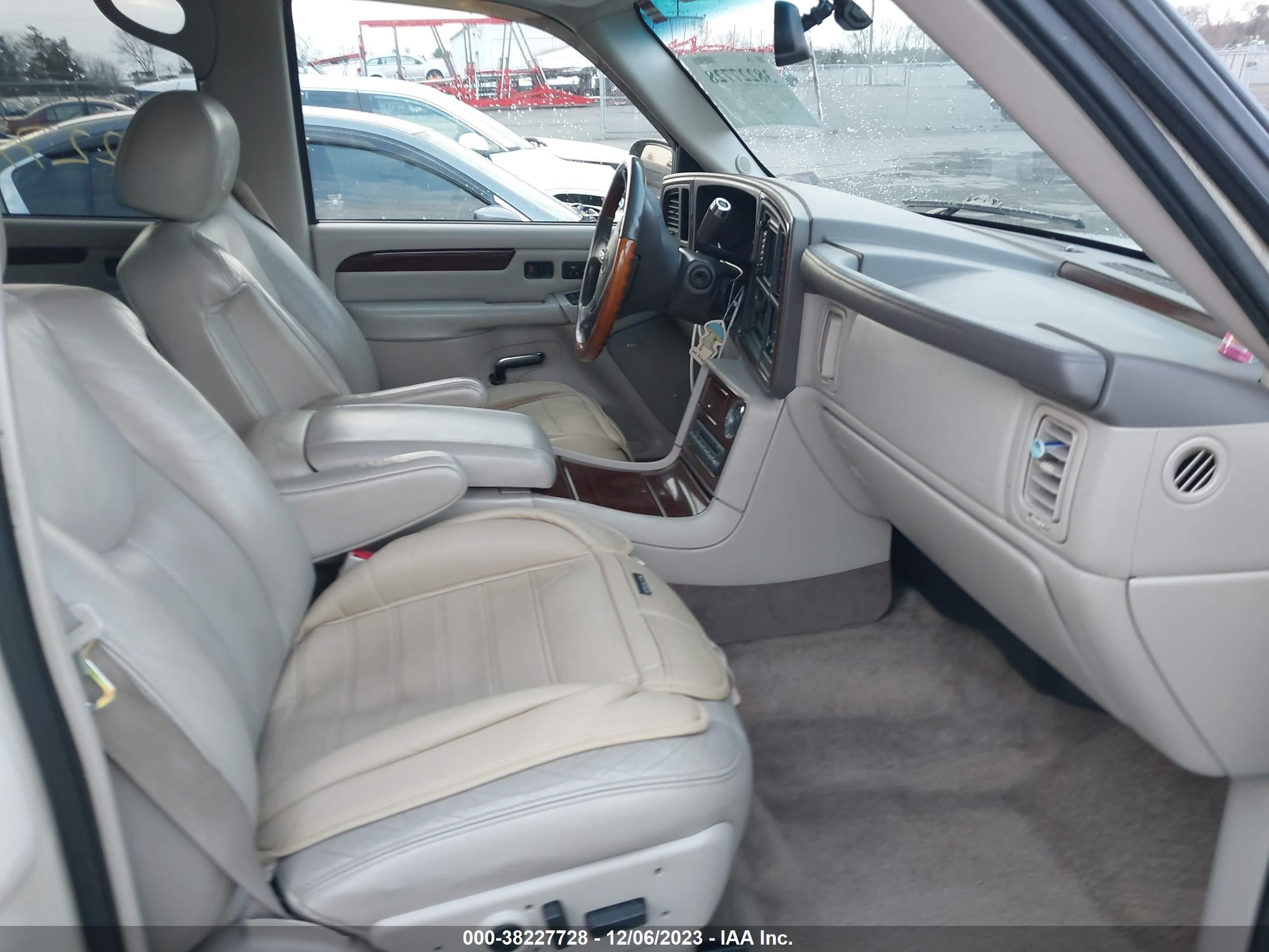 Photo 4 VIN: 1GYEK63N23R300952 - CADILLAC ESCALADE 