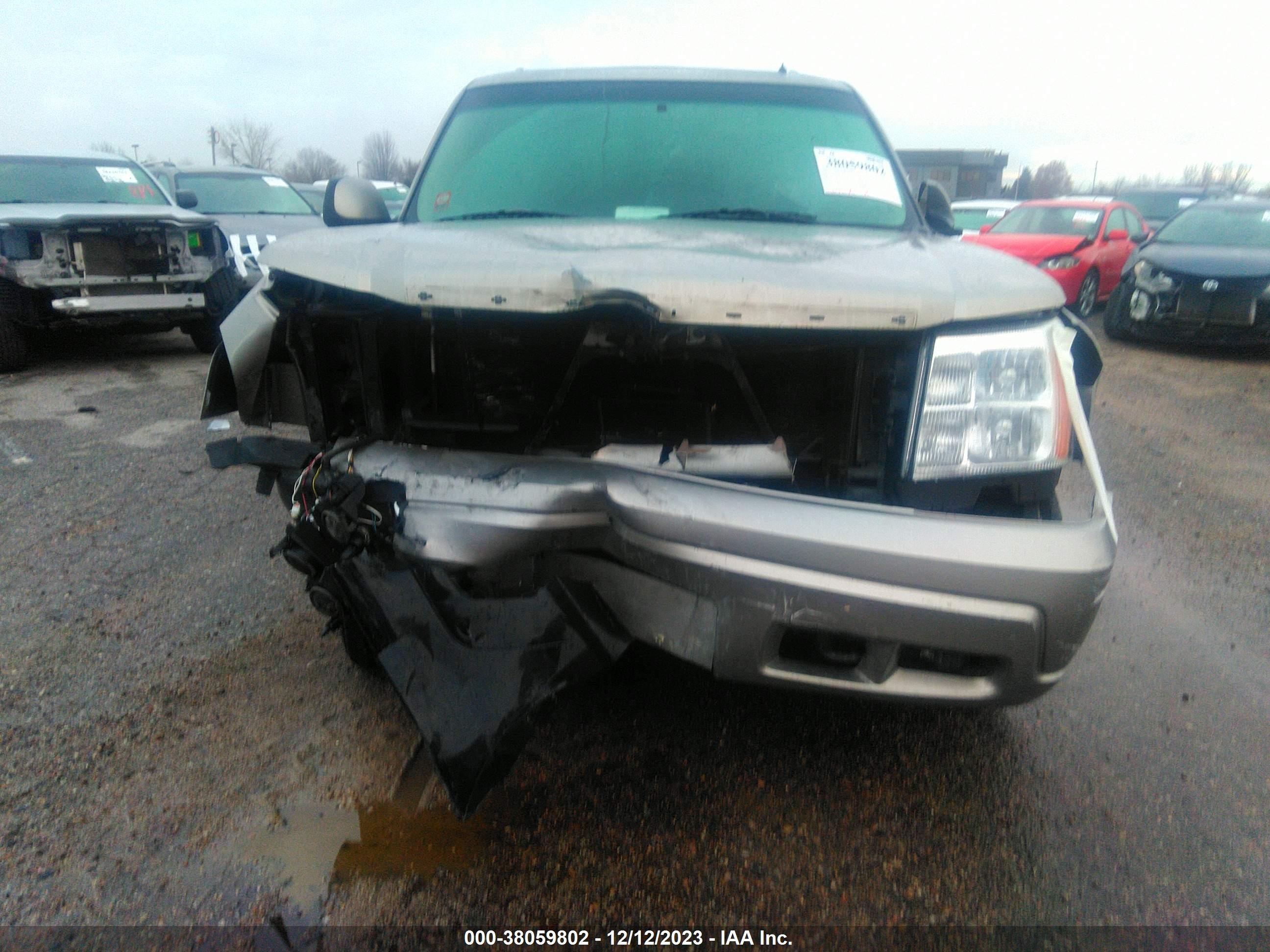 Photo 11 VIN: 1GYEK63N32R199922 - CADILLAC ESCALADE 