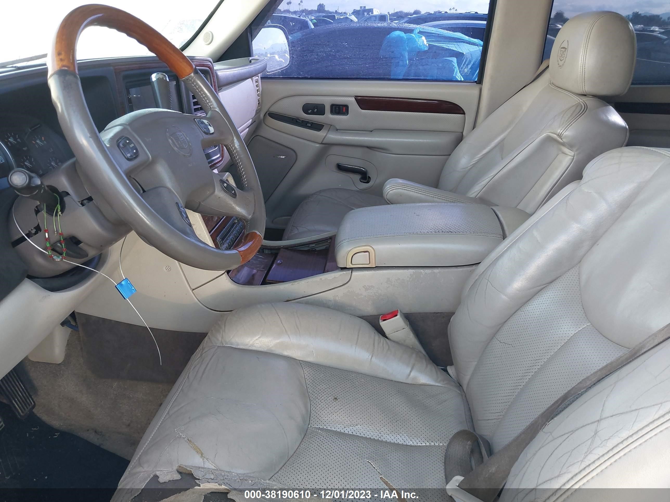 Photo 4 VIN: 1GYEK63N43R294801 - CADILLAC ESCALADE 