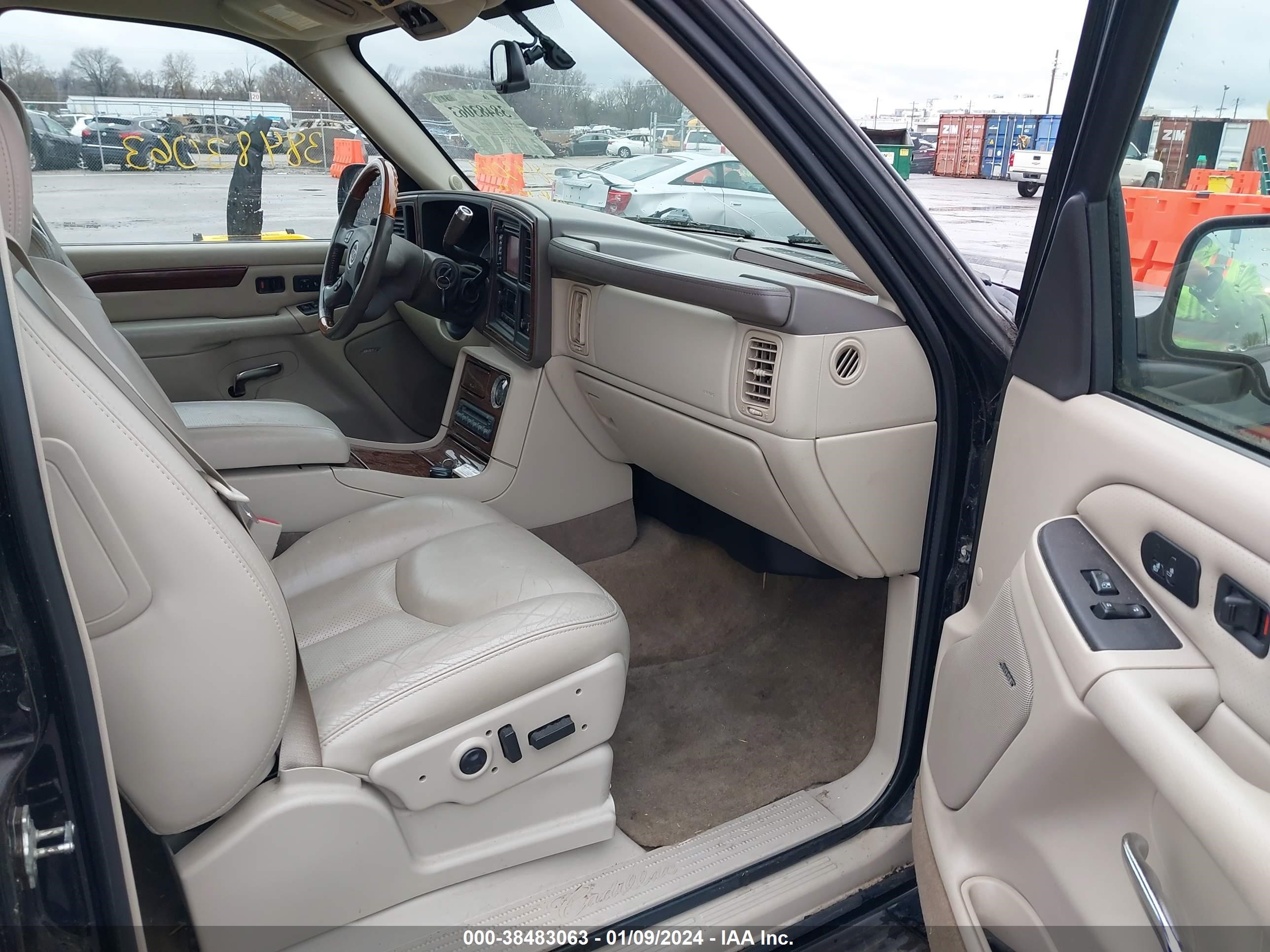 Photo 4 VIN: 1GYEK63N44R273884 - CADILLAC ESCALADE 