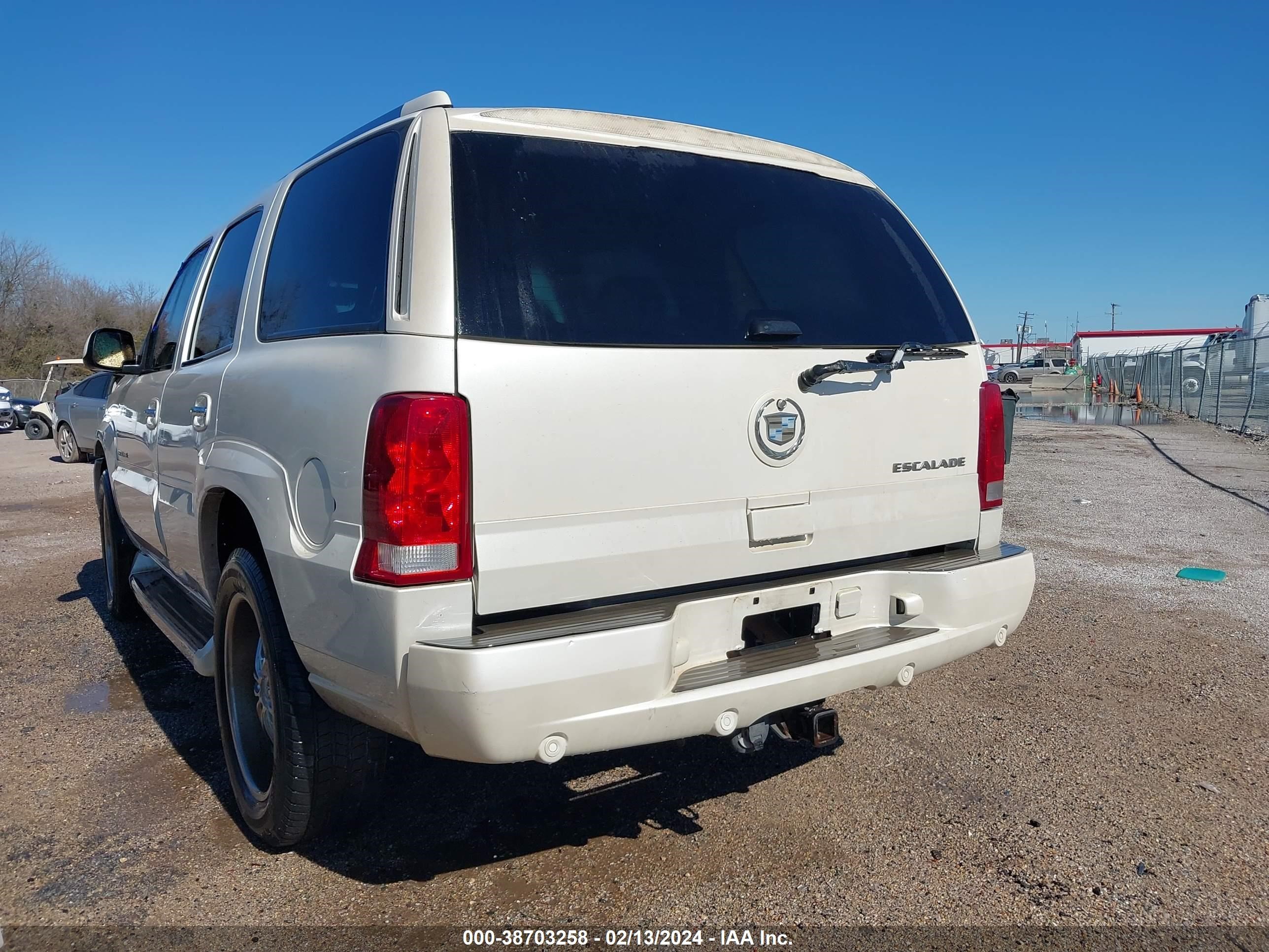 Photo 2 VIN: 1GYEK63N45R110685 - CADILLAC ESCALADE 