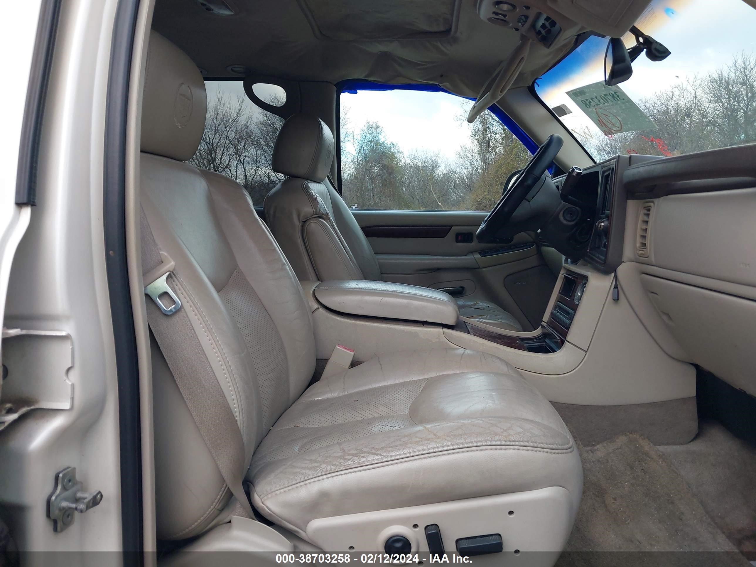 Photo 4 VIN: 1GYEK63N45R110685 - CADILLAC ESCALADE 