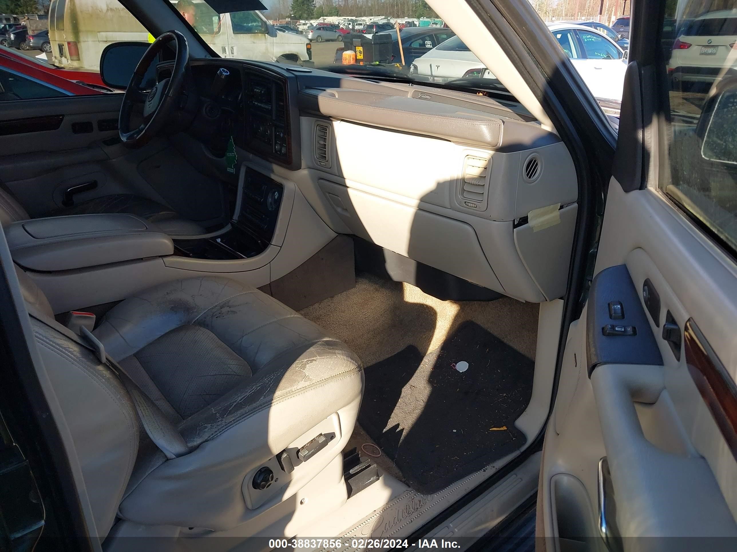 Photo 4 VIN: 1GYEK63N52R100257 - CADILLAC ESCALADE 