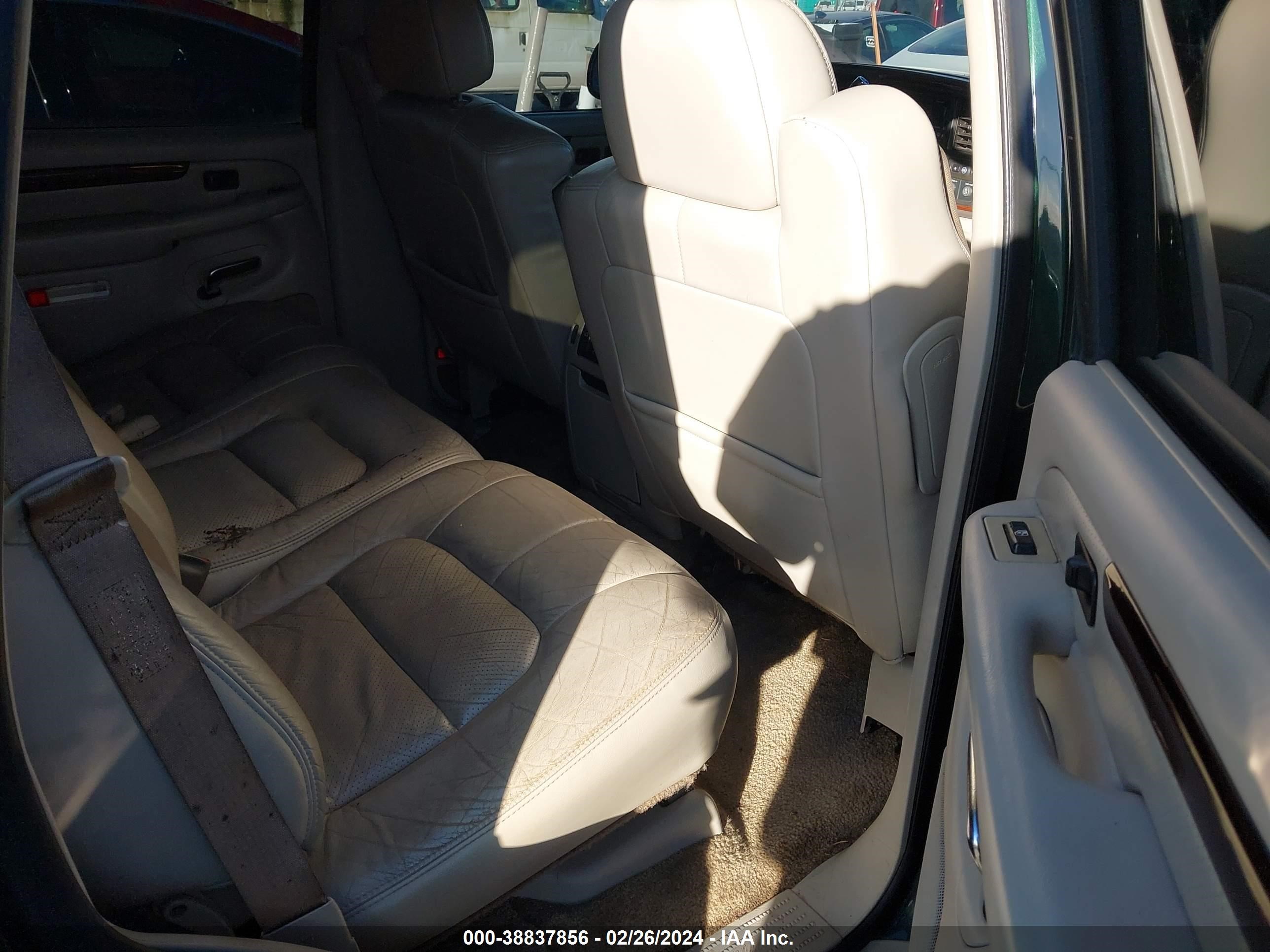 Photo 7 VIN: 1GYEK63N52R100257 - CADILLAC ESCALADE 