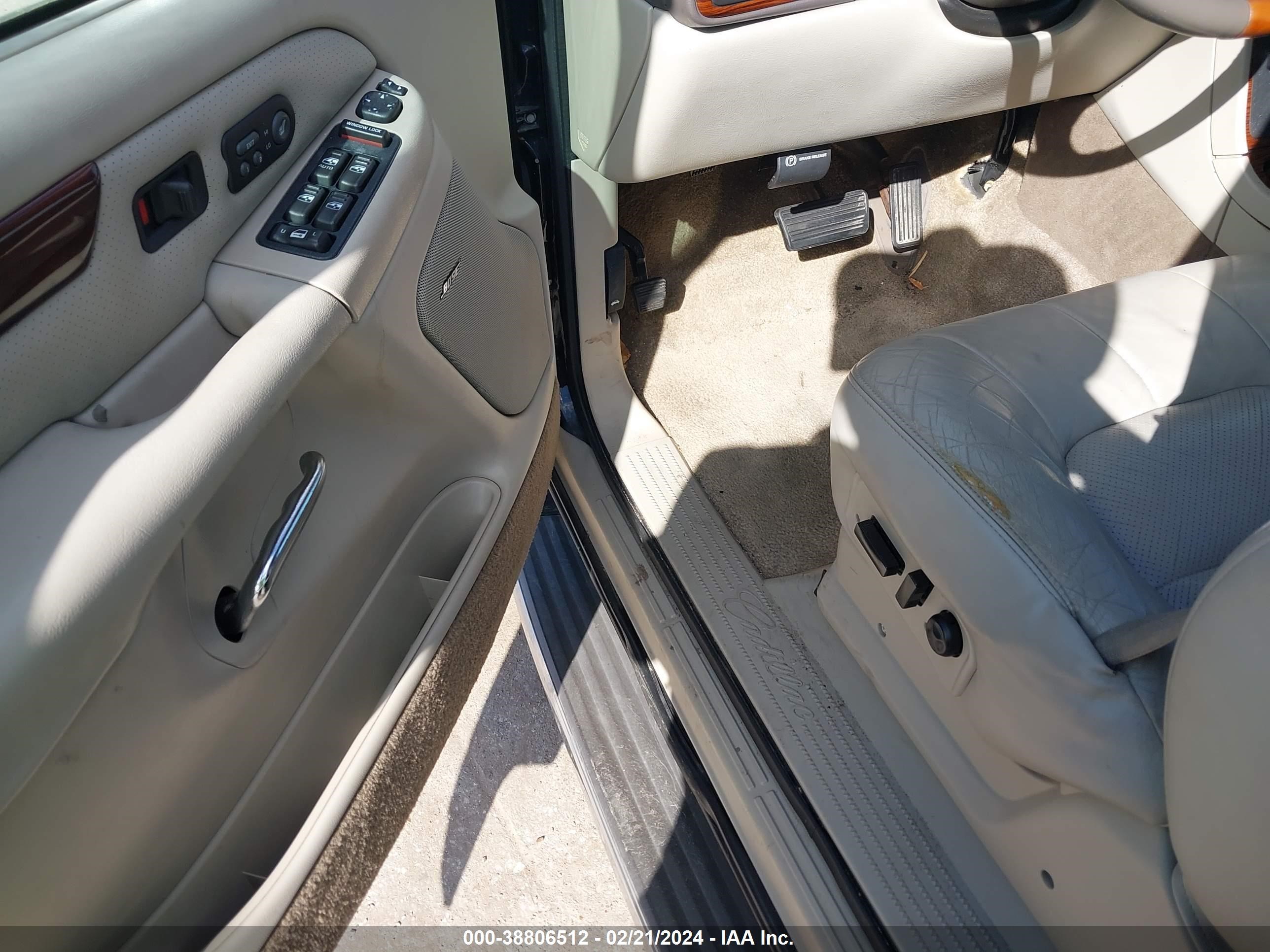 Photo 8 VIN: 1GYEK63N52R115406 - CADILLAC ESCALADE 