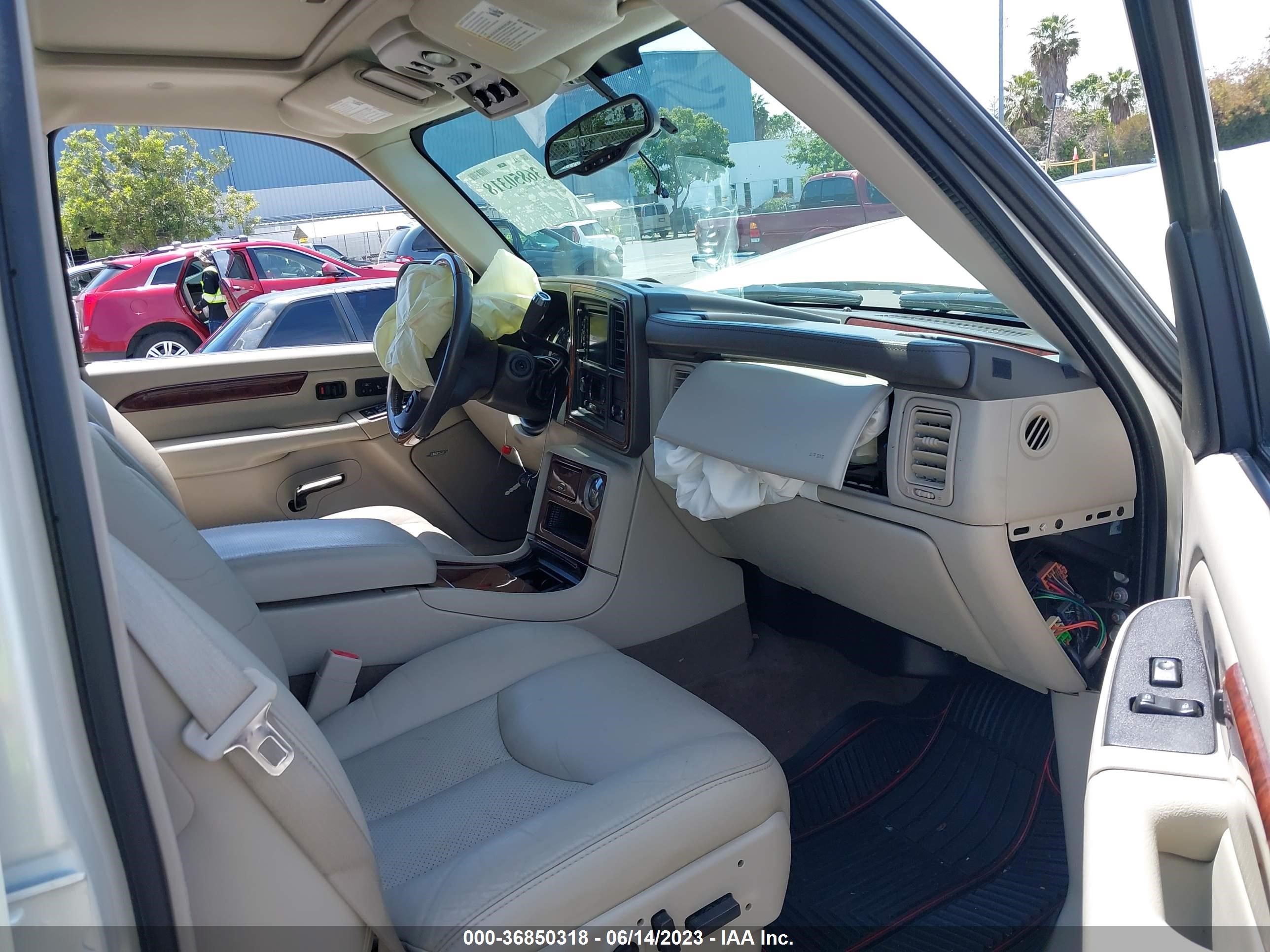 Photo 4 VIN: 1GYEK63N55R110467 - CADILLAC ESCALADE 