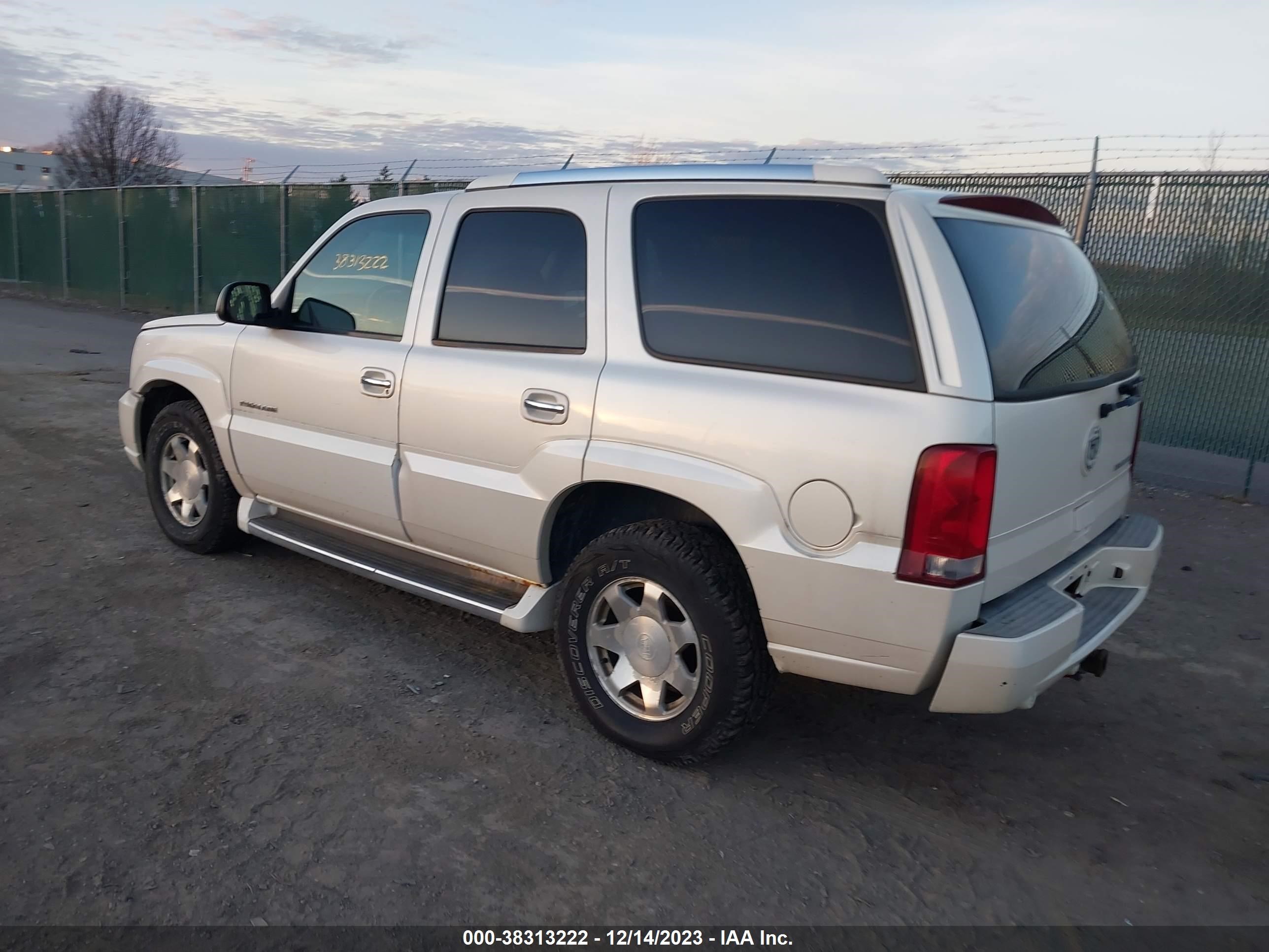 Photo 2 VIN: 1GYEK63N62R250006 - CADILLAC ESCALADE 