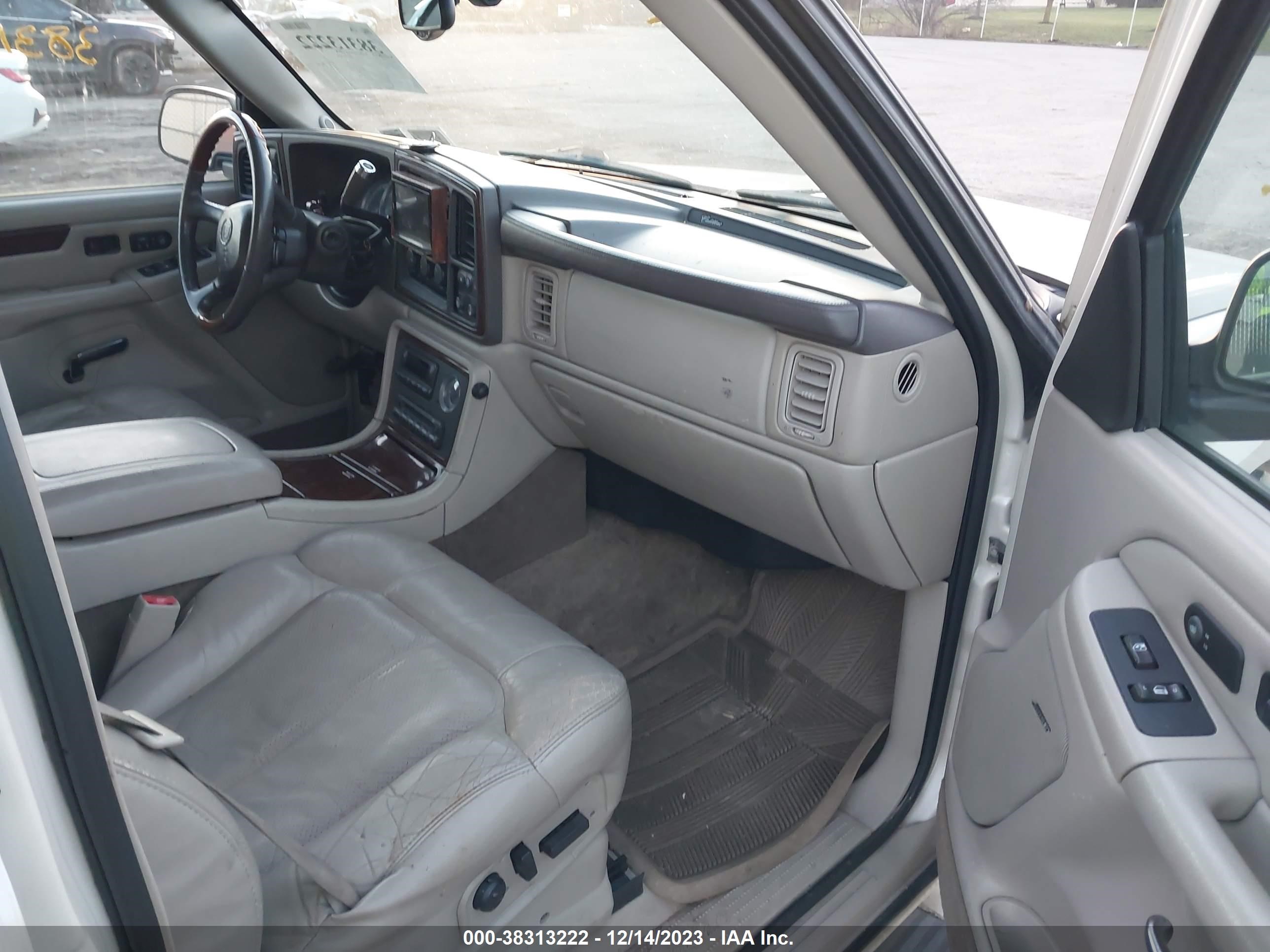 Photo 4 VIN: 1GYEK63N62R250006 - CADILLAC ESCALADE 