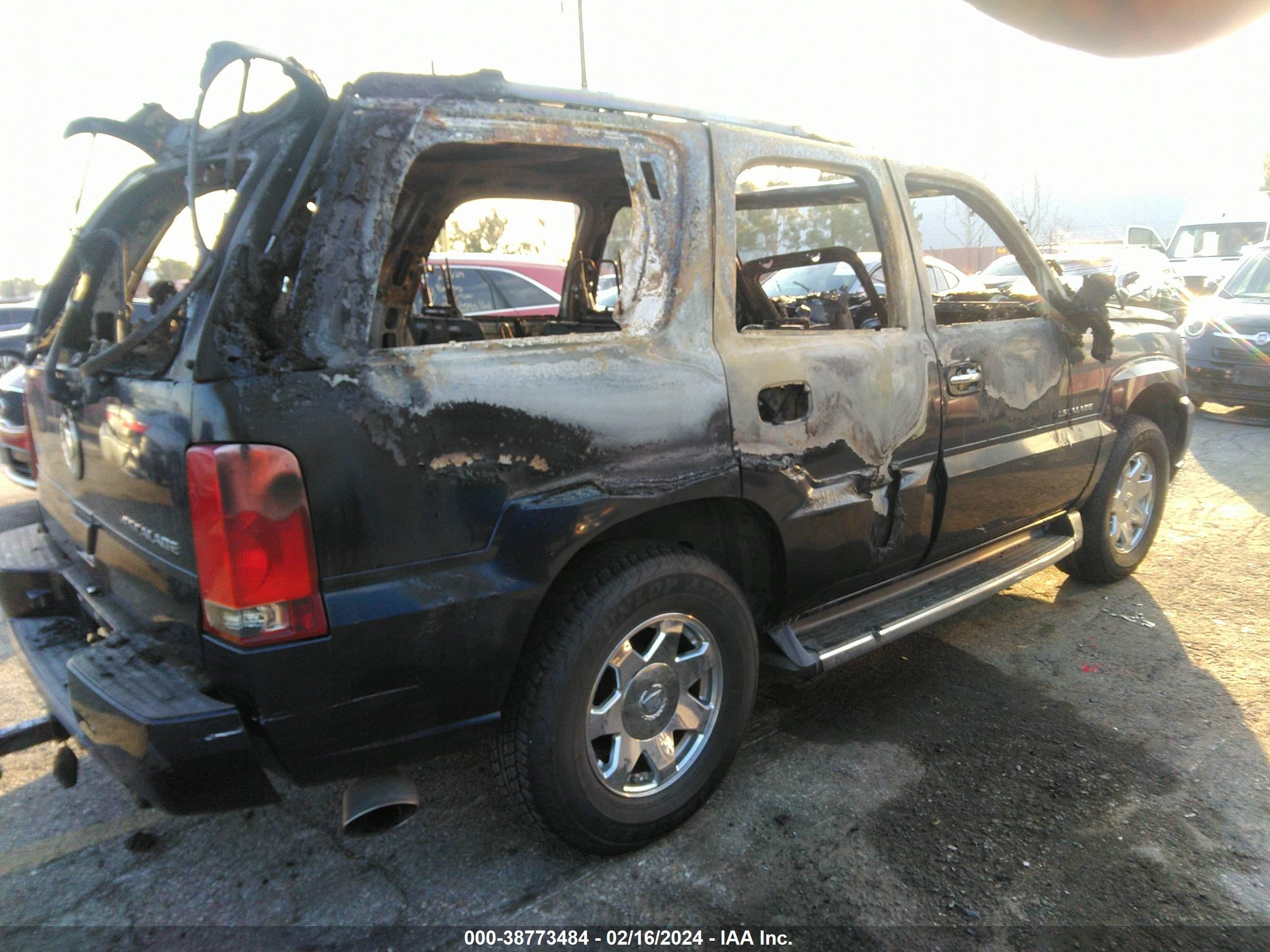 Photo 3 VIN: 1GYEK63N64R213959 - CADILLAC ESCALADE 