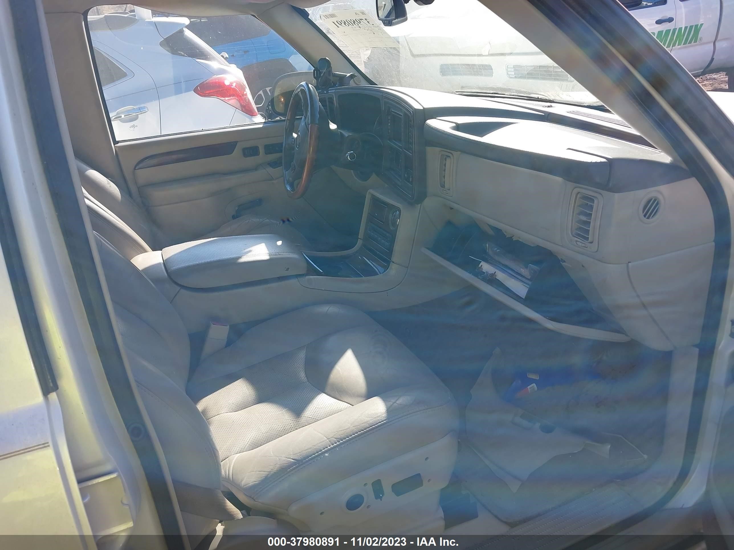 Photo 4 VIN: 1GYEK63N64R320736 - CADILLAC ESCALADE 