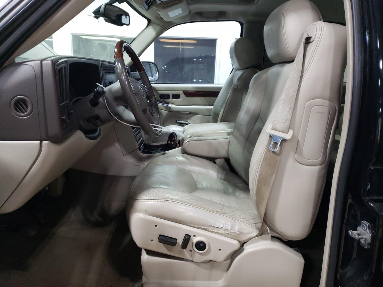 Photo 6 VIN: 1GYEK63N65R117668 - CADILLAC ESCALADE 