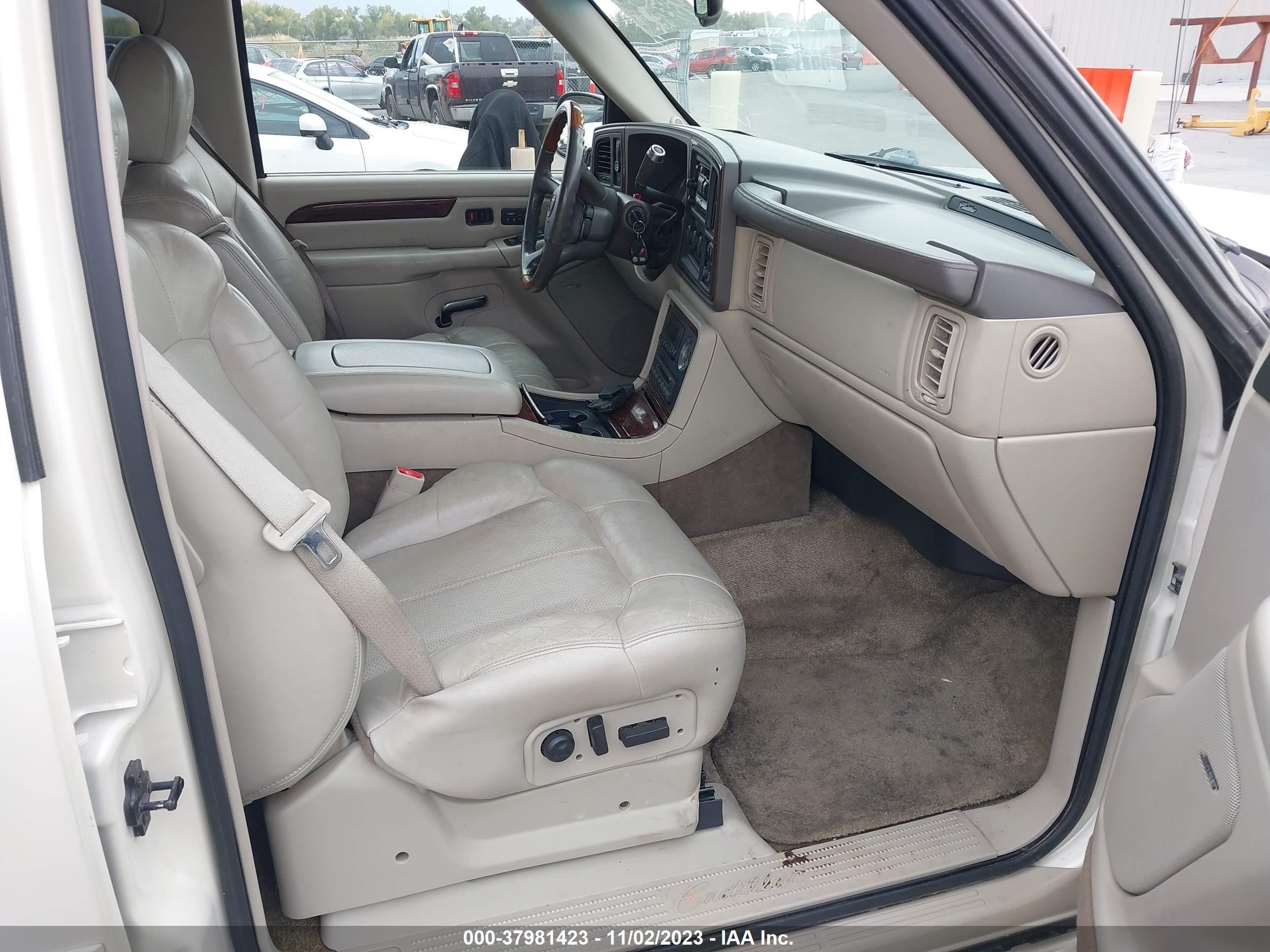 Photo 4 VIN: 1GYEK63N72R175428 - CADILLAC ESCALADE 