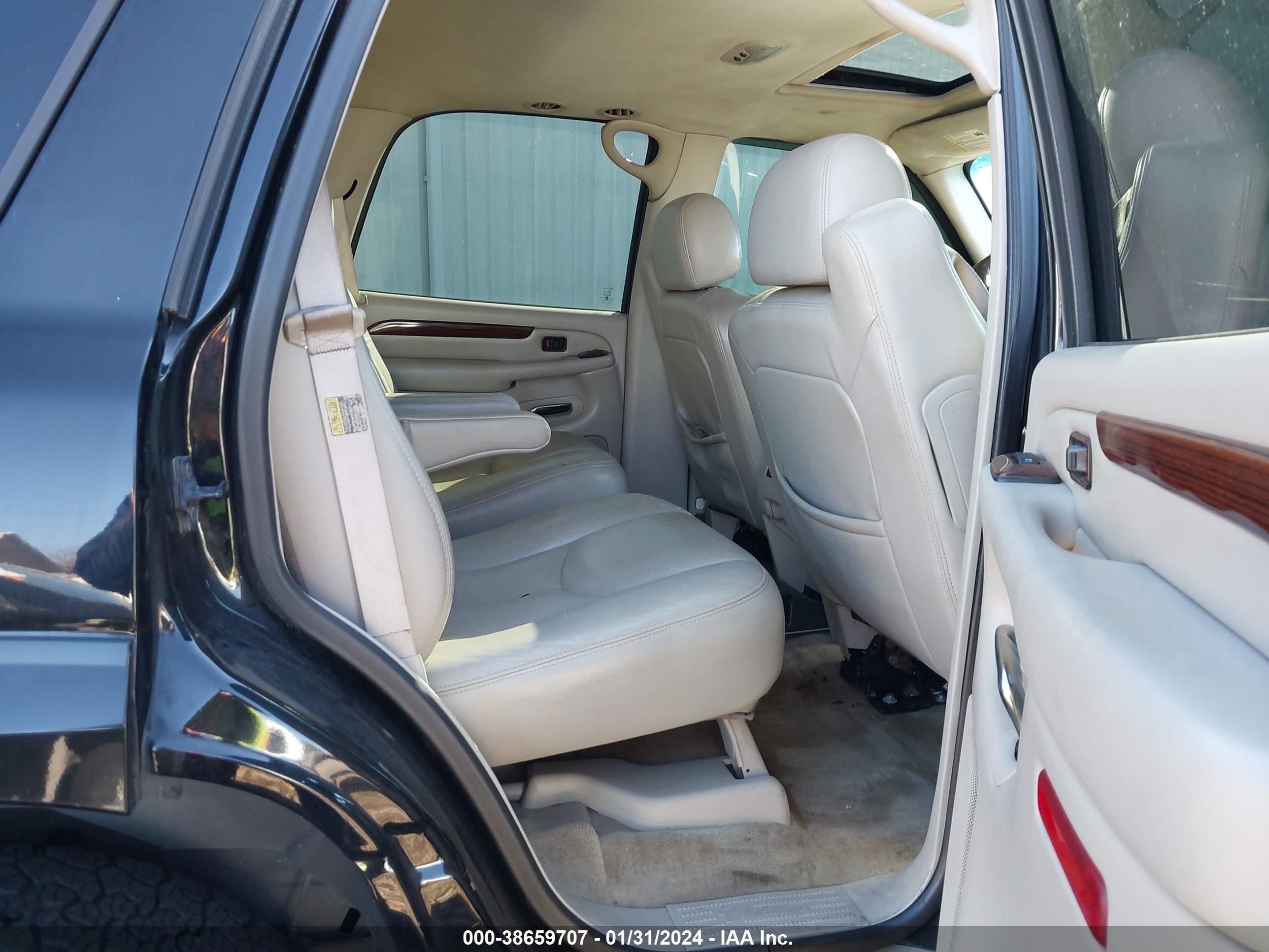 Photo 7 VIN: 1GYEK63N74R112722 - CADILLAC ESCALADE 