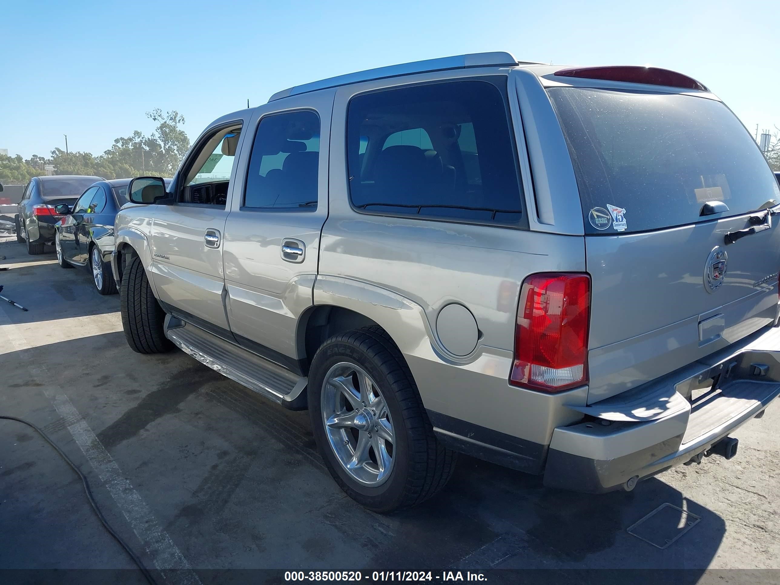 Photo 2 VIN: 1GYEK63N75R164885 - CADILLAC ESCALADE 