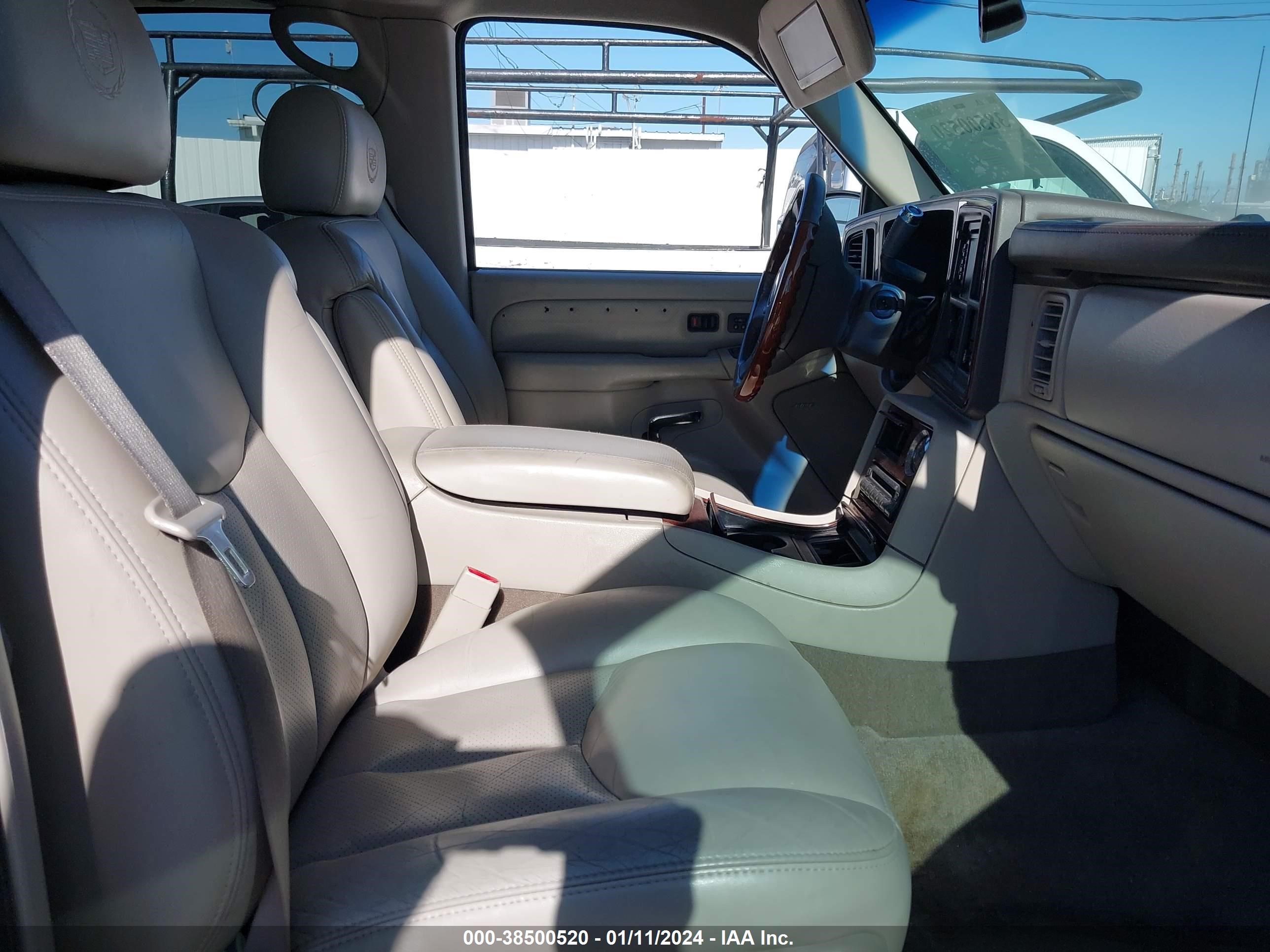 Photo 4 VIN: 1GYEK63N75R164885 - CADILLAC ESCALADE 