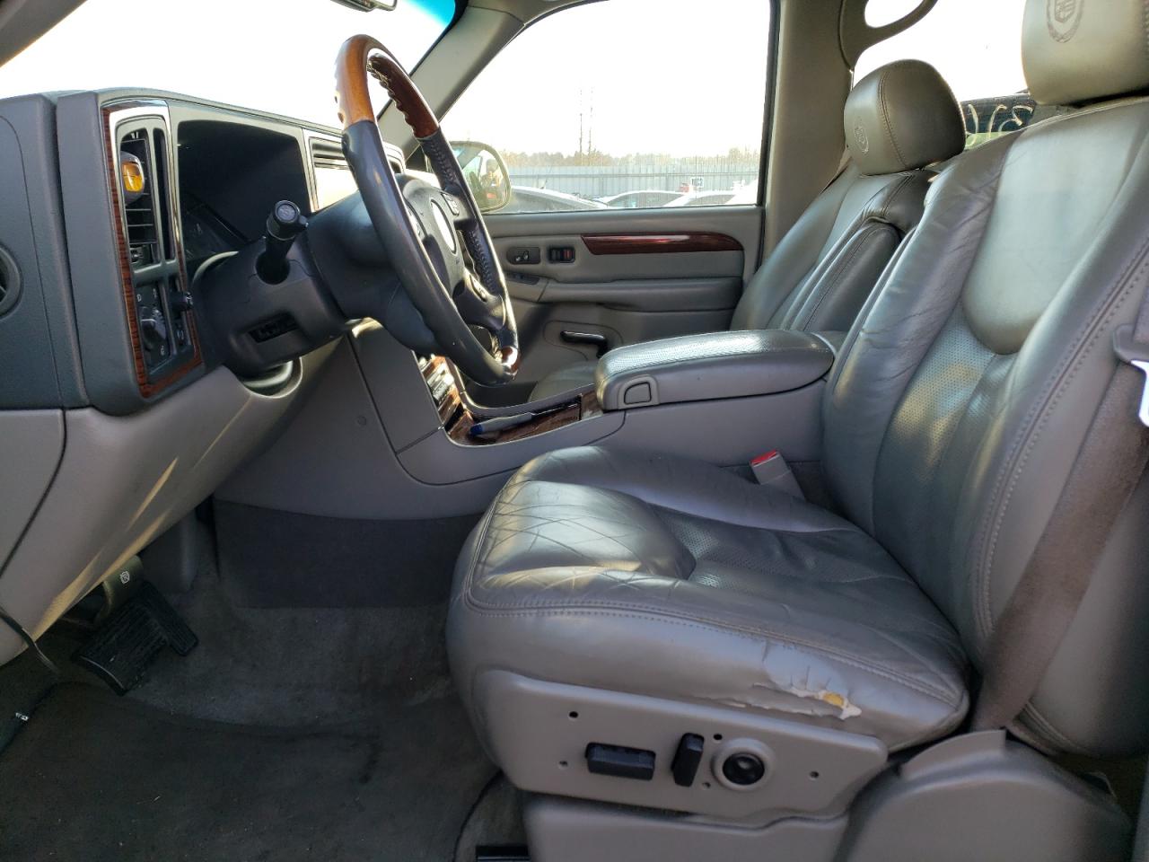 Photo 6 VIN: 1GYEK63N84R158110 - CADILLAC ESCALADE 