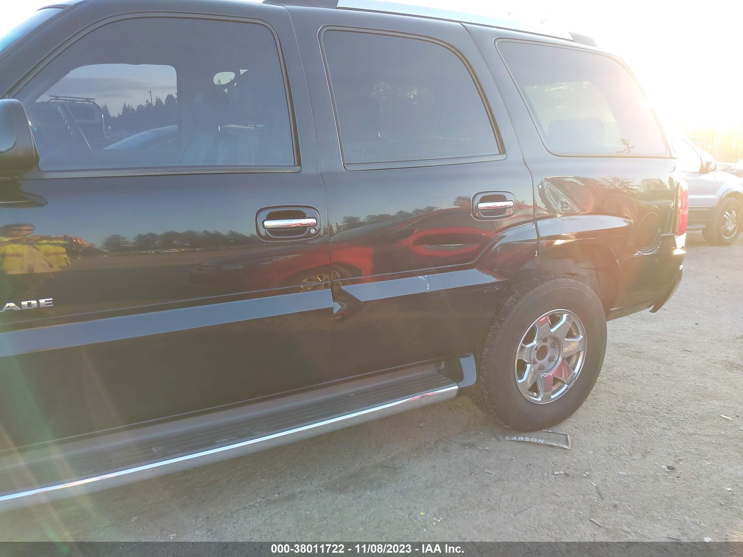 Photo 5 VIN: 1GYEK63N93R114258 - CADILLAC ESCALADE 