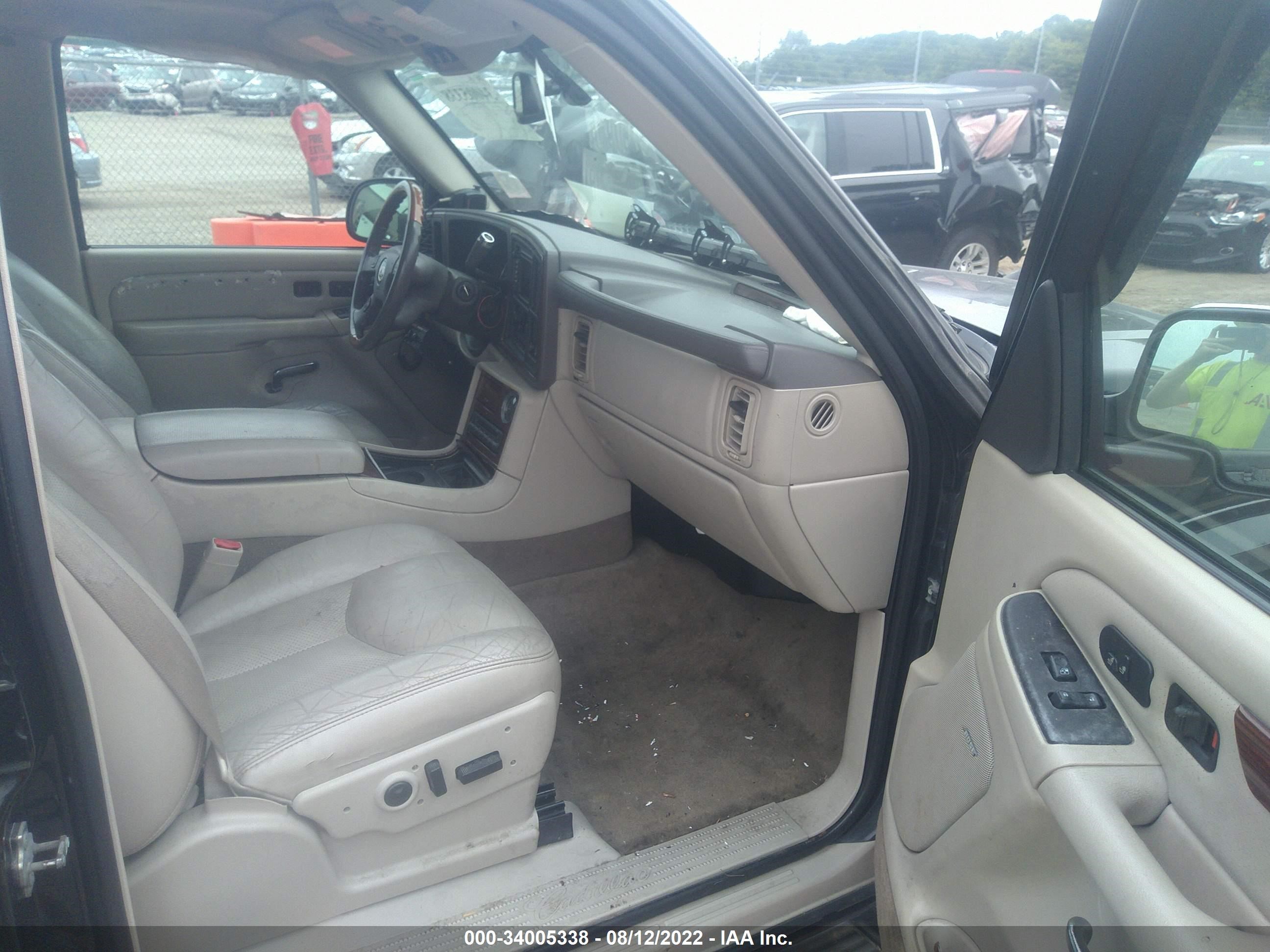 Photo 4 VIN: 1GYEK63N94R199393 - CADILLAC ESCALADE 