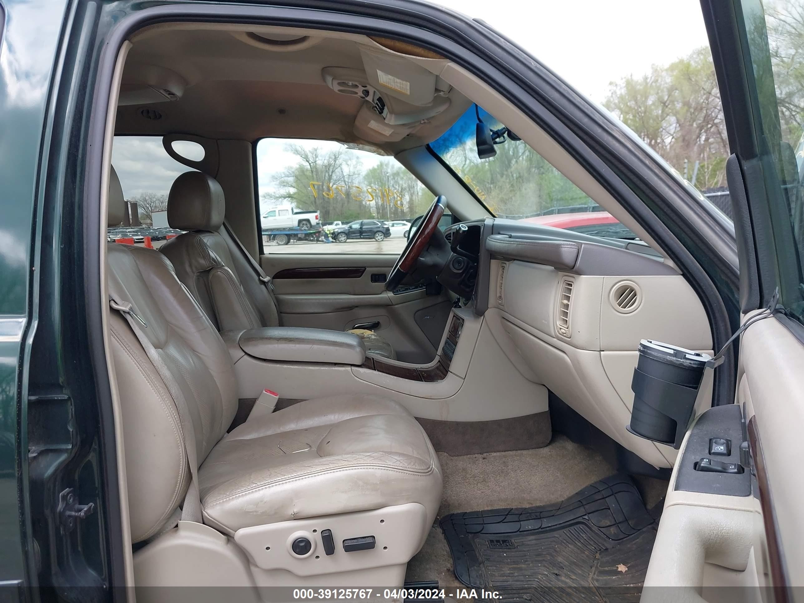 Photo 4 VIN: 1GYEK63NX3R189020 - CADILLAC ESCALADE 