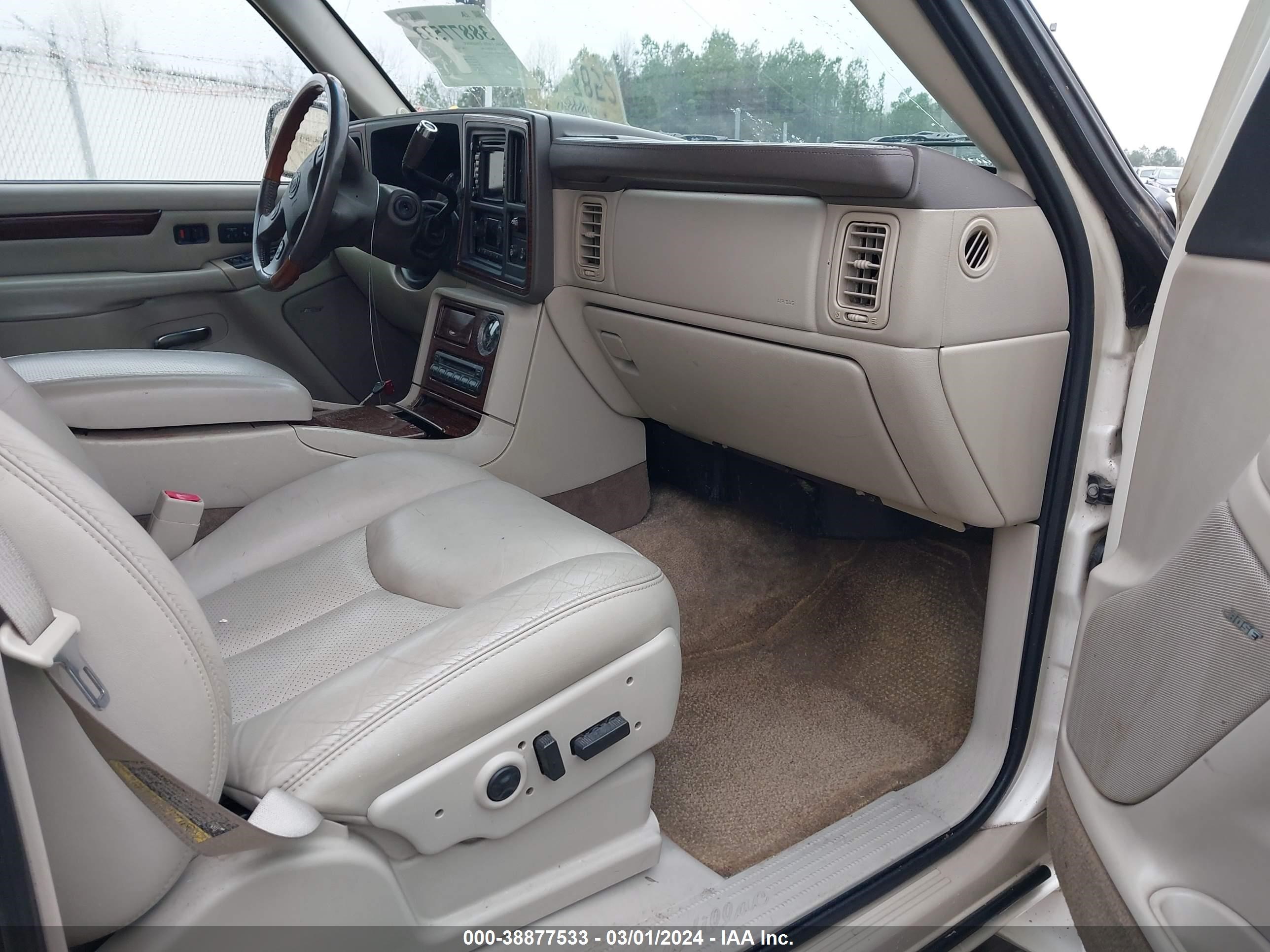 Photo 4 VIN: 1GYEK63NX3R287741 - CADILLAC ESCALADE 