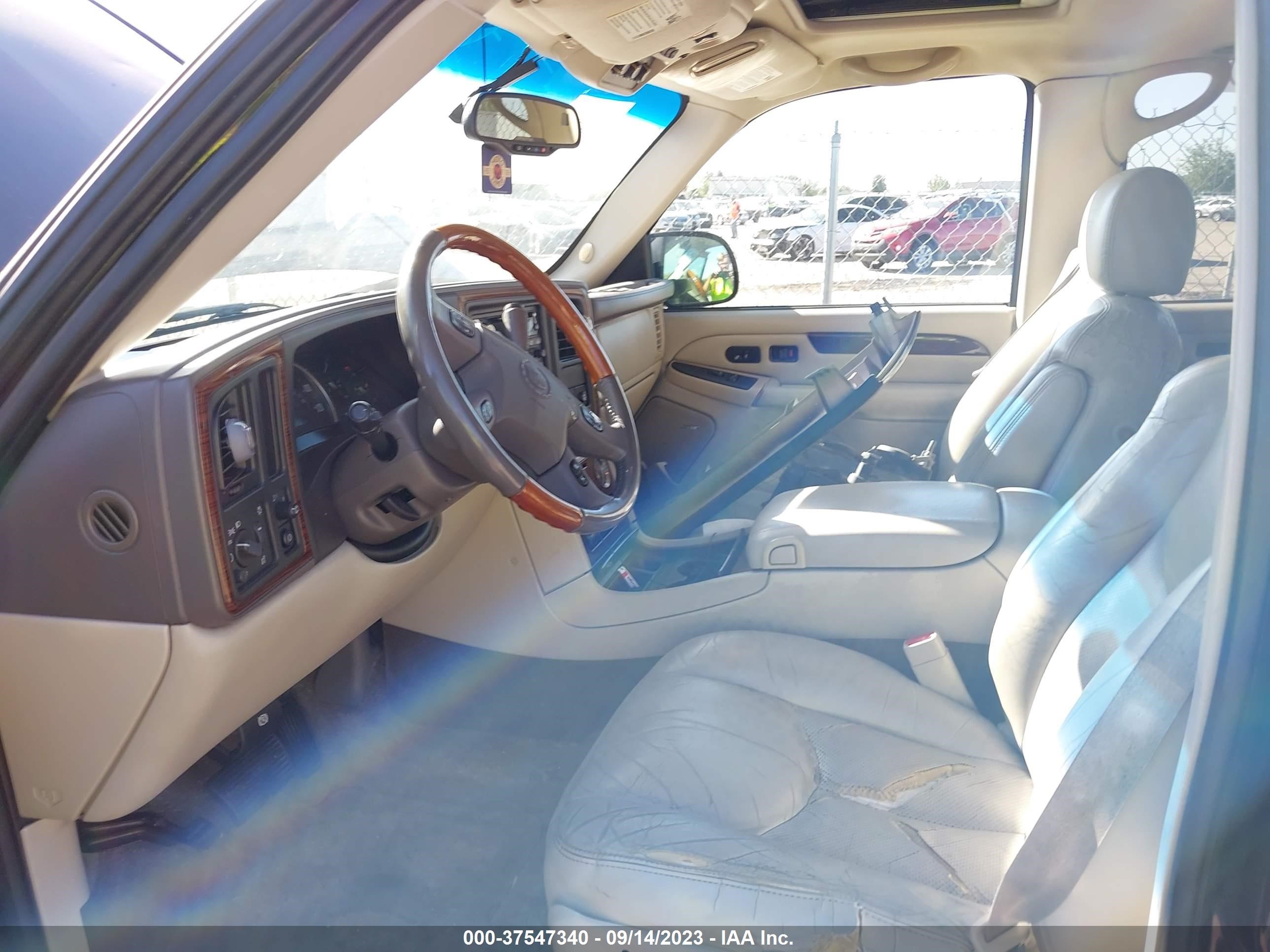 Photo 4 VIN: 1GYEK63NX3R290669 - CADILLAC ESCALADE 