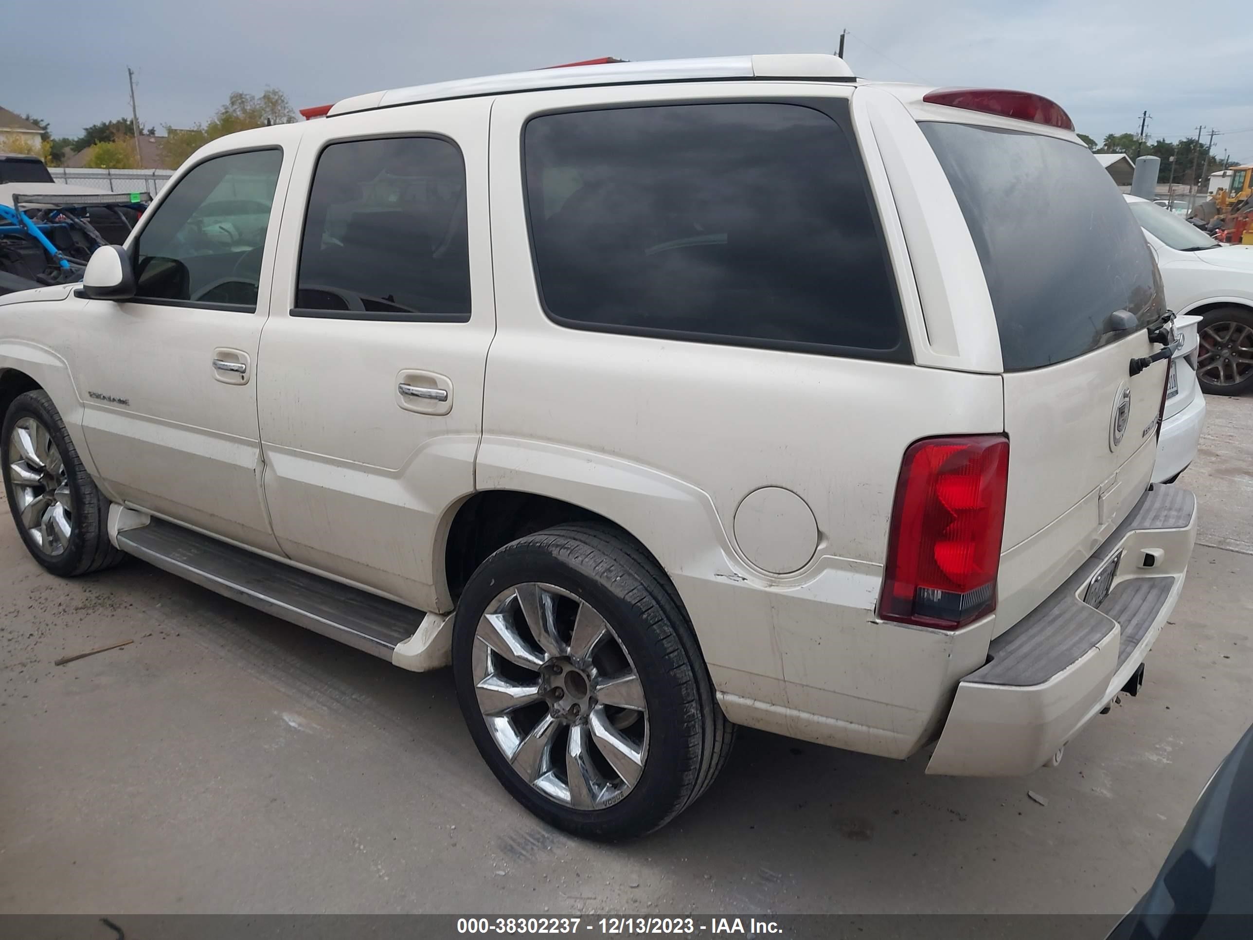 Photo 2 VIN: 1GYEK63NX5R228255 - CADILLAC ESCALADE 