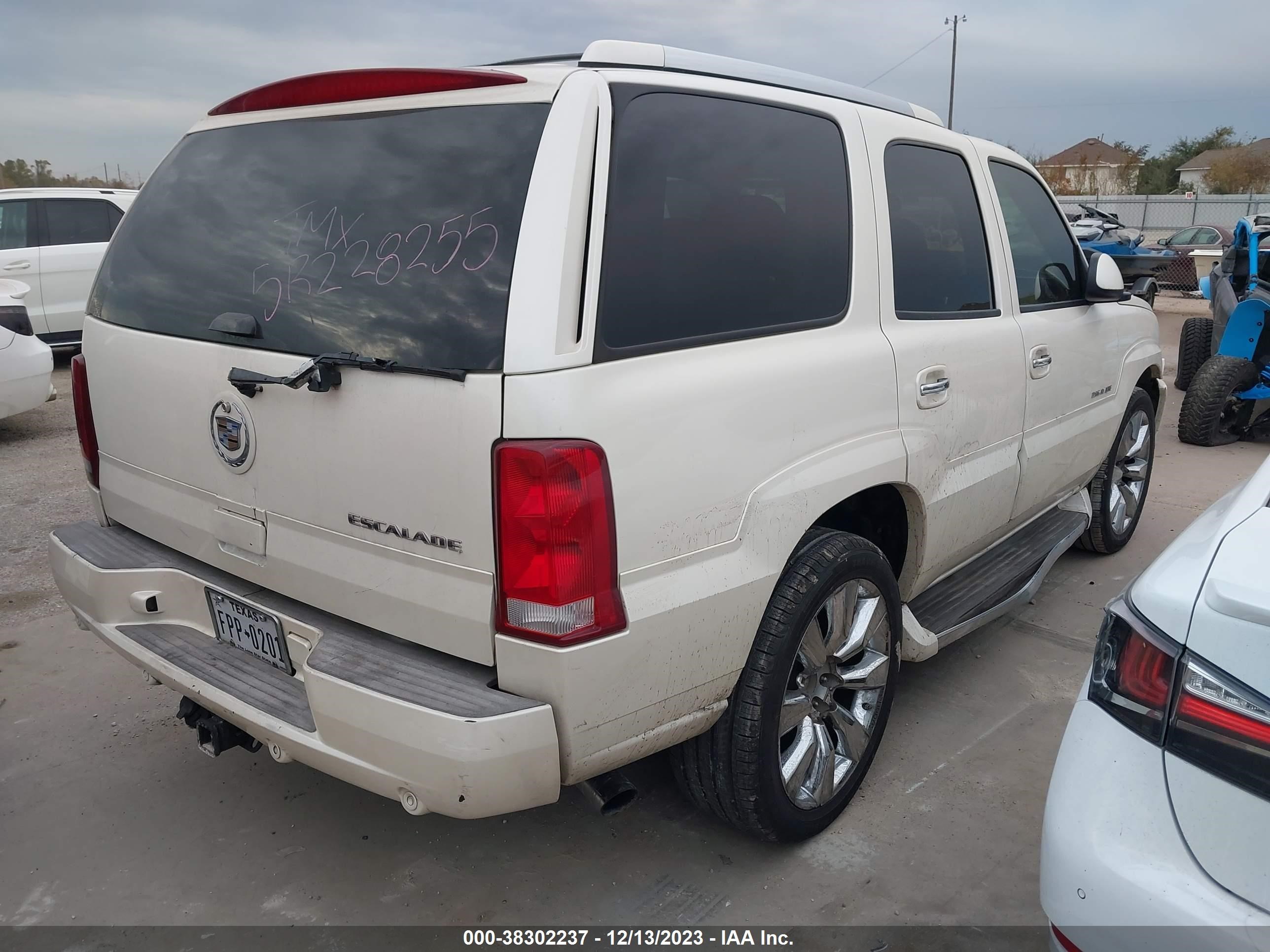 Photo 3 VIN: 1GYEK63NX5R228255 - CADILLAC ESCALADE 