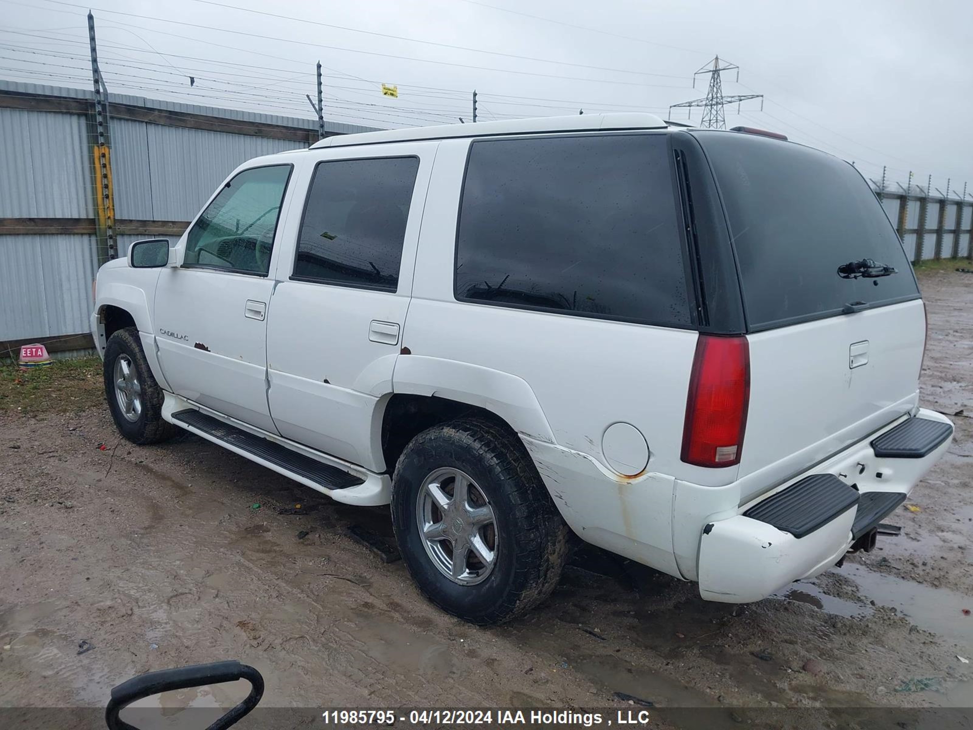 Photo 2 VIN: 1GYEK63R1YR196397 - CADILLAC ESCALADE 