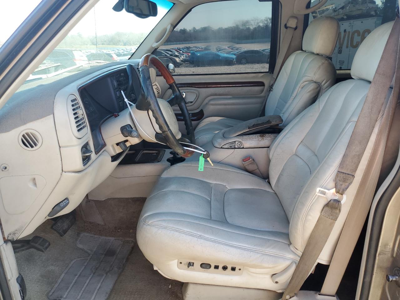 Photo 6 VIN: 1GYEK63R3YR225611 - CADILLAC ESCALADE 