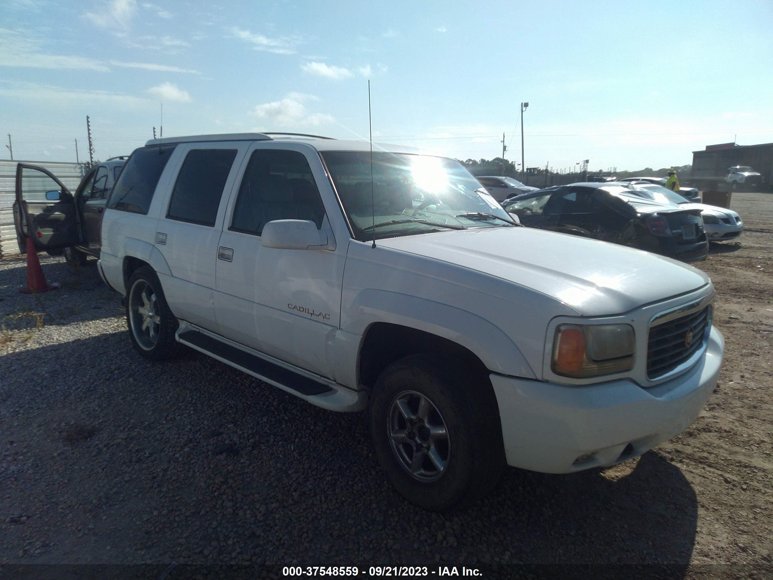 Photo 0 VIN: 1GYEK63R4YR205643 - CADILLAC ESCALADE 