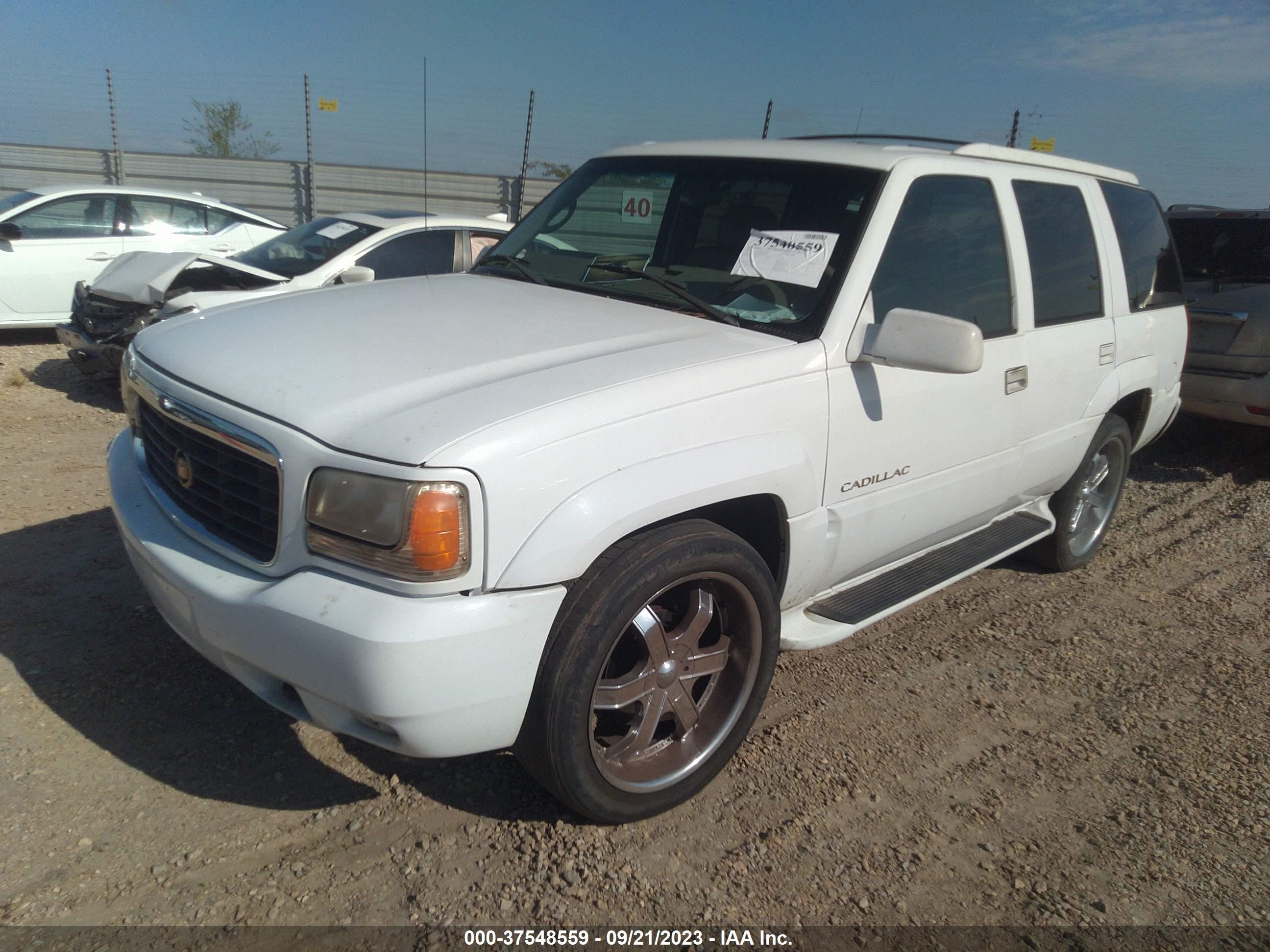 Photo 1 VIN: 1GYEK63R4YR205643 - CADILLAC ESCALADE 