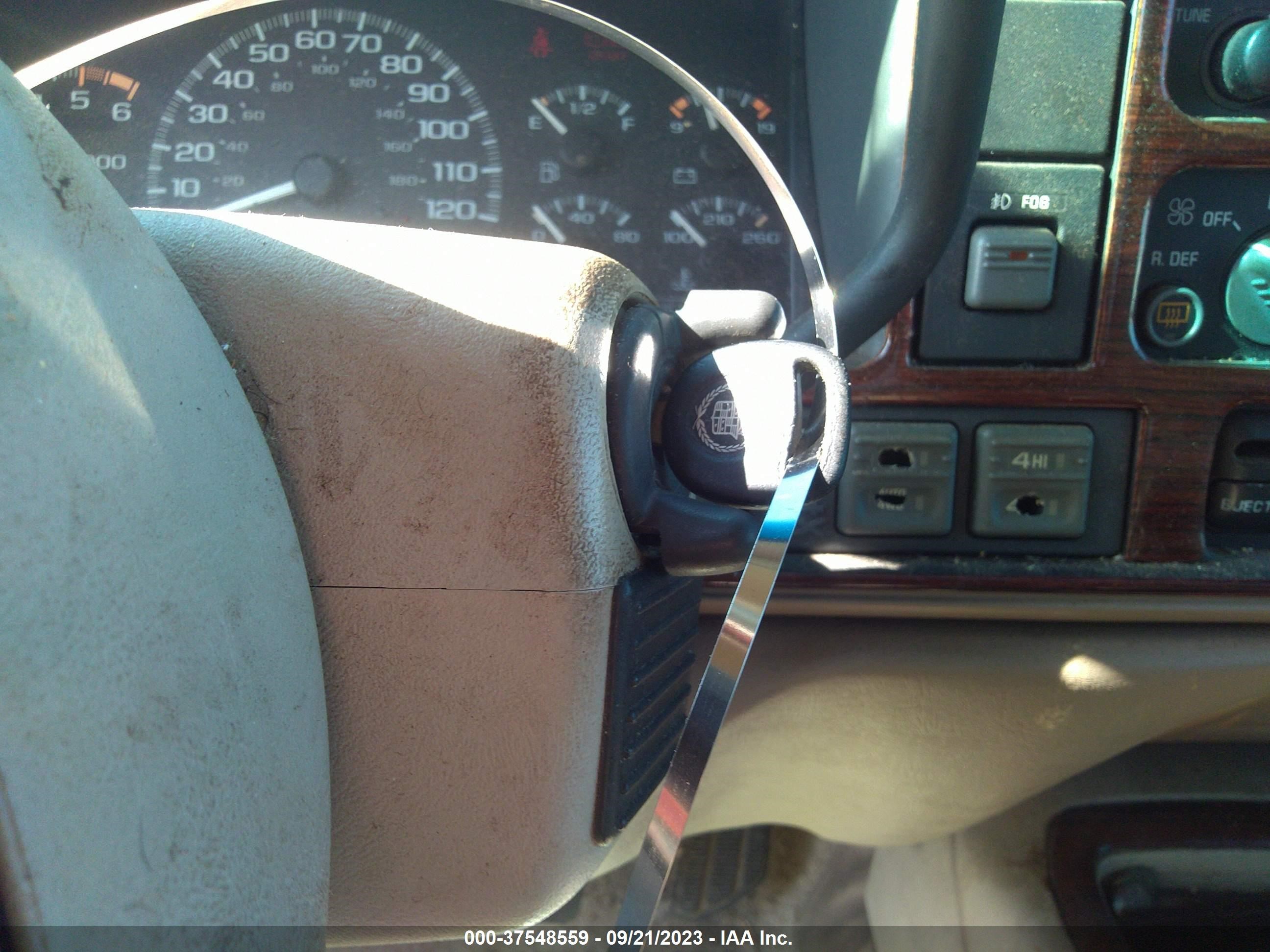 Photo 10 VIN: 1GYEK63R4YR205643 - CADILLAC ESCALADE 