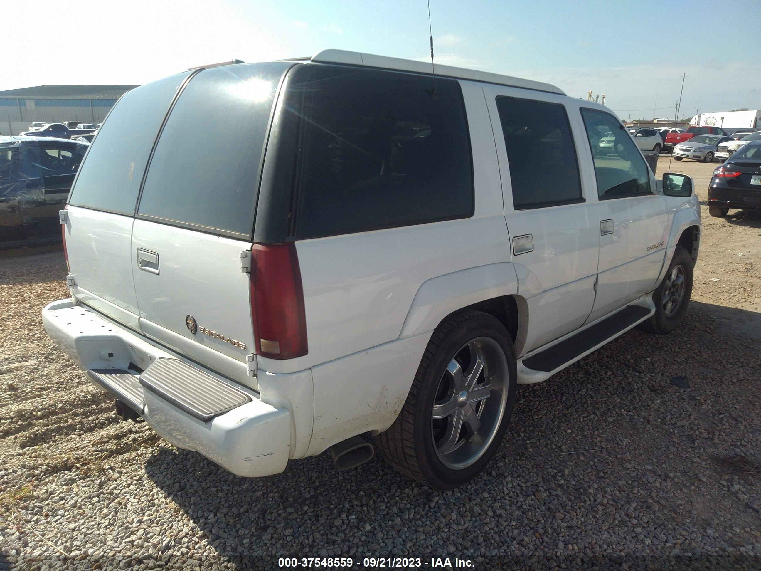 Photo 3 VIN: 1GYEK63R4YR205643 - CADILLAC ESCALADE 