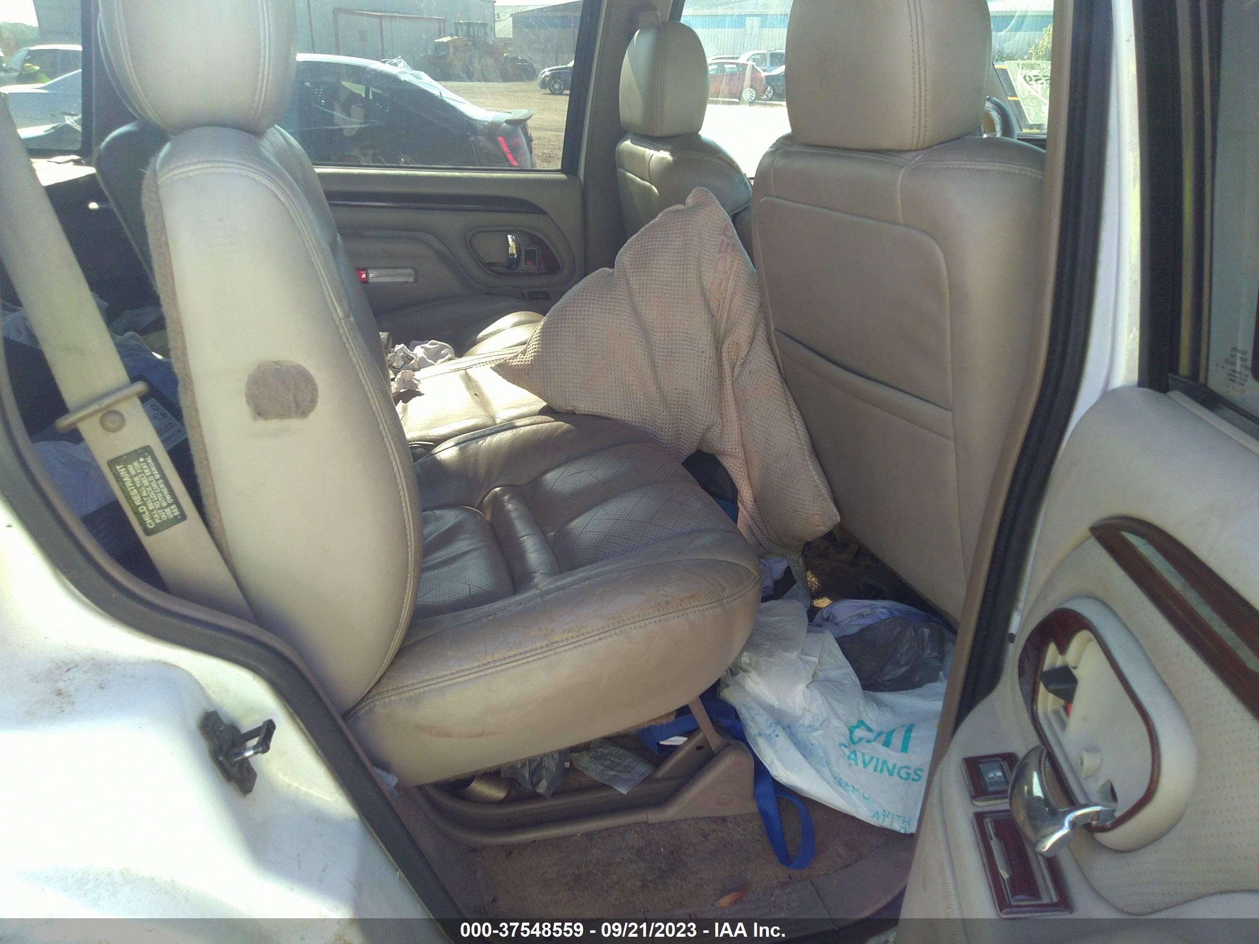 Photo 7 VIN: 1GYEK63R4YR205643 - CADILLAC ESCALADE 