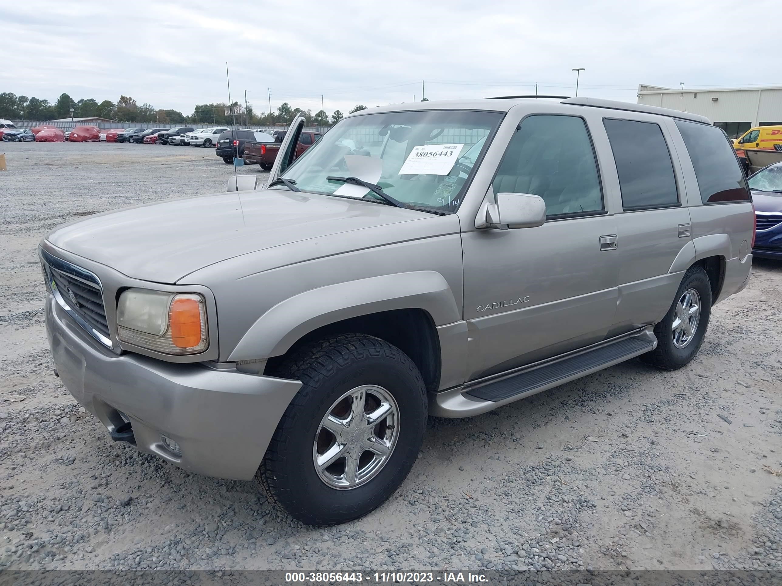 Photo 1 VIN: 1GYEK63R7YR226146 - CADILLAC ESCALADE 